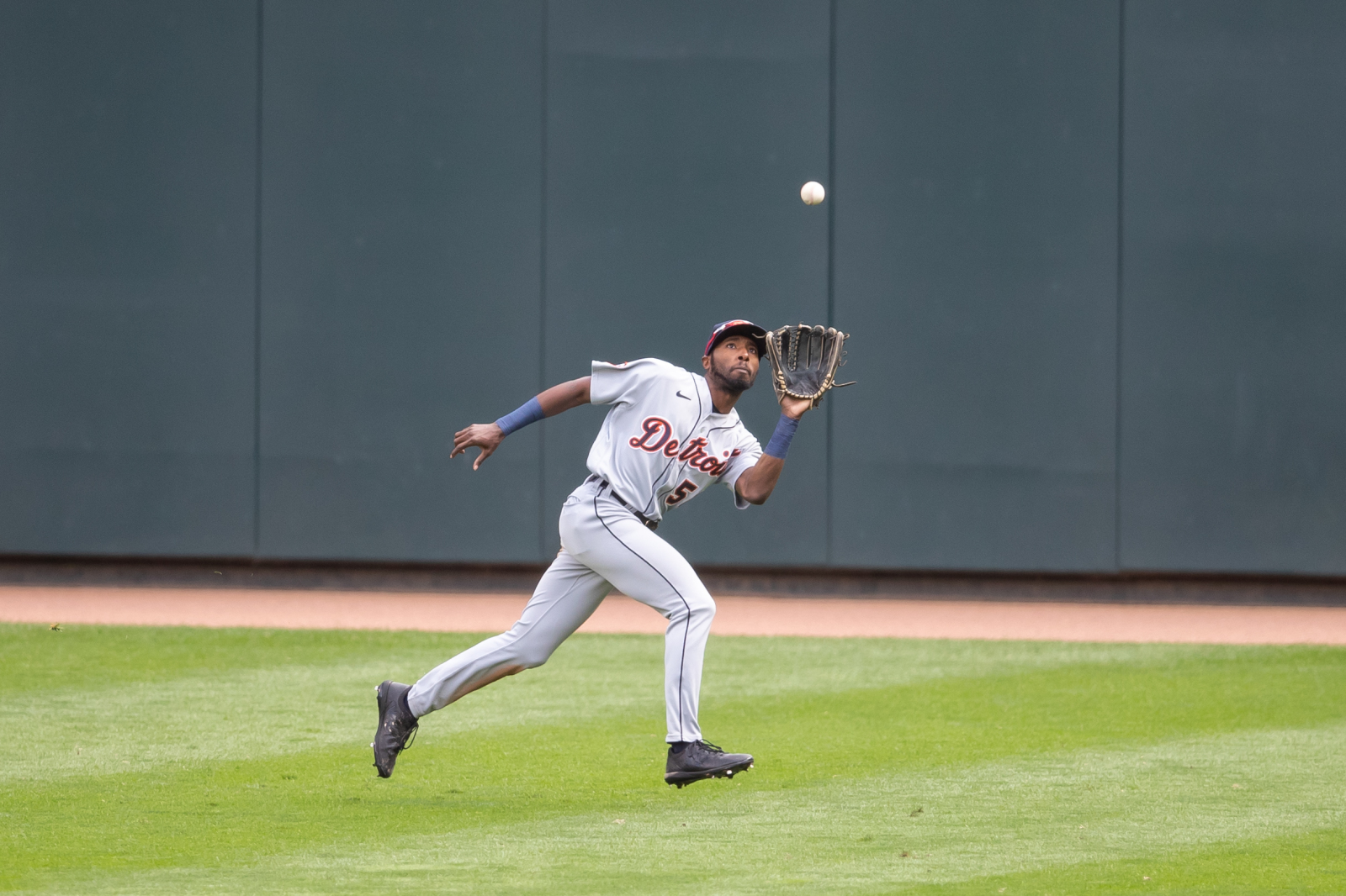 Travis Demeritte hits an INSIDE-THE-PARK Home Run! Atlanta Braves