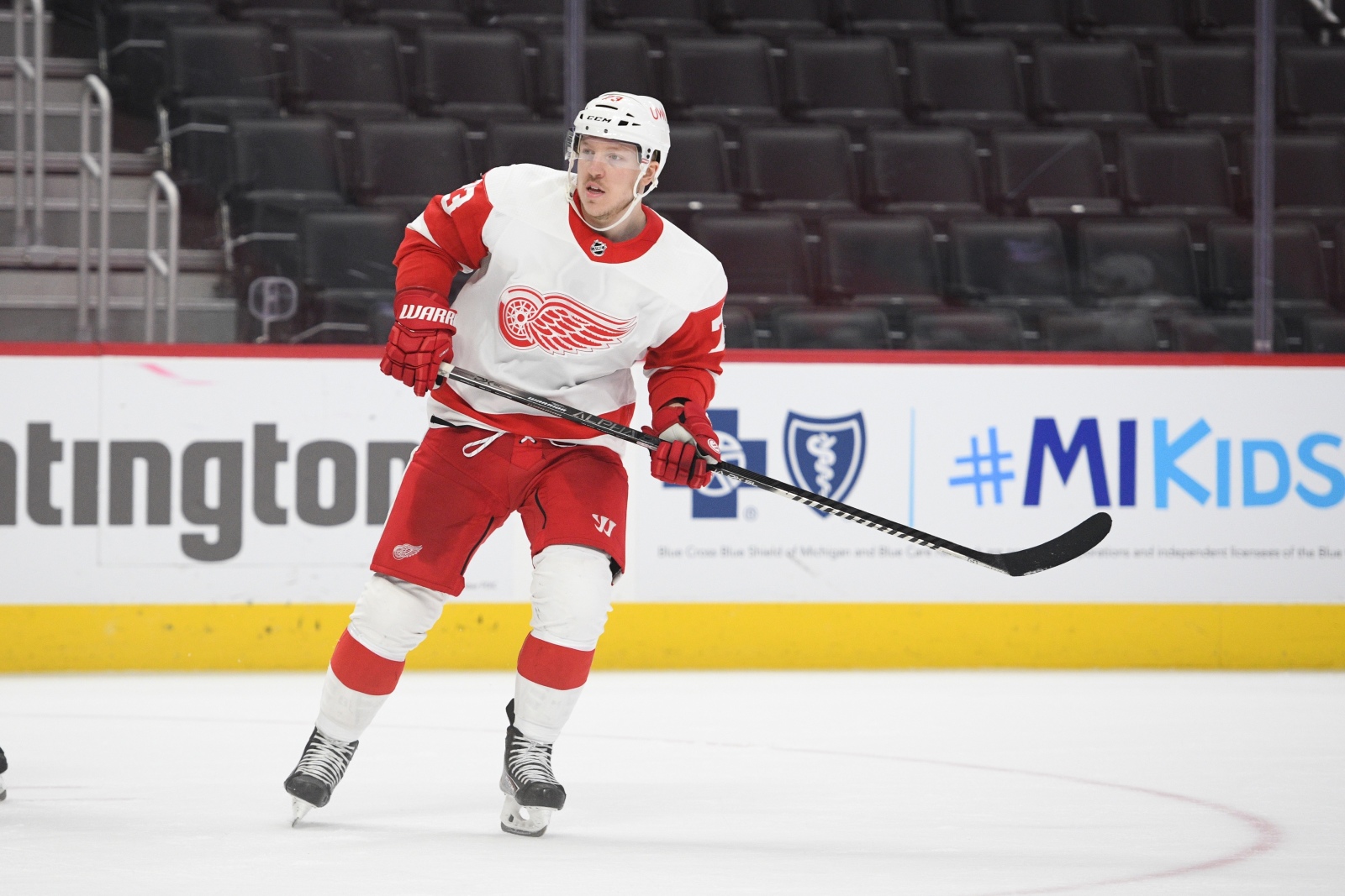 Oilers sign former Red Wings forward Adam Erne to professional tryout