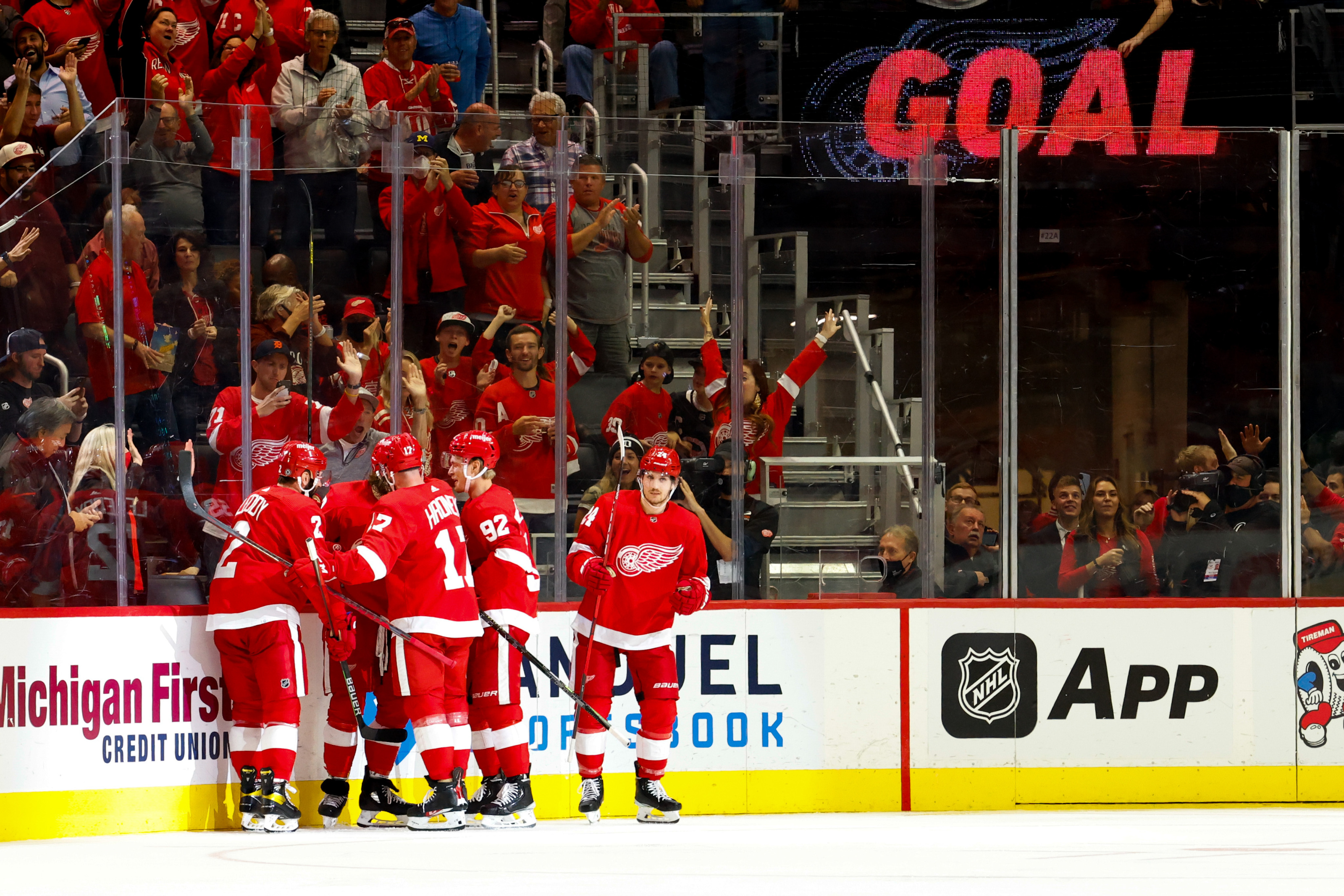 Red Wings Fall To Lightning 7-6 In OT As Bertuzzi Scores 4 Goals