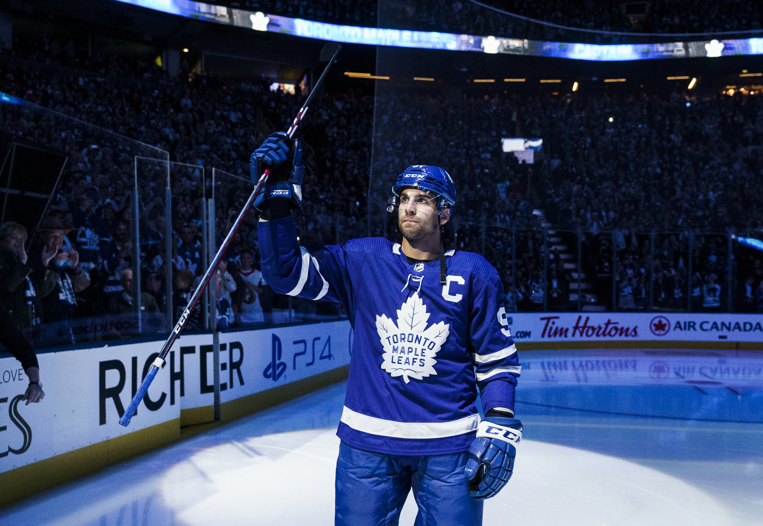 Maple Leafs' John Tavares returns to lineup for season opener