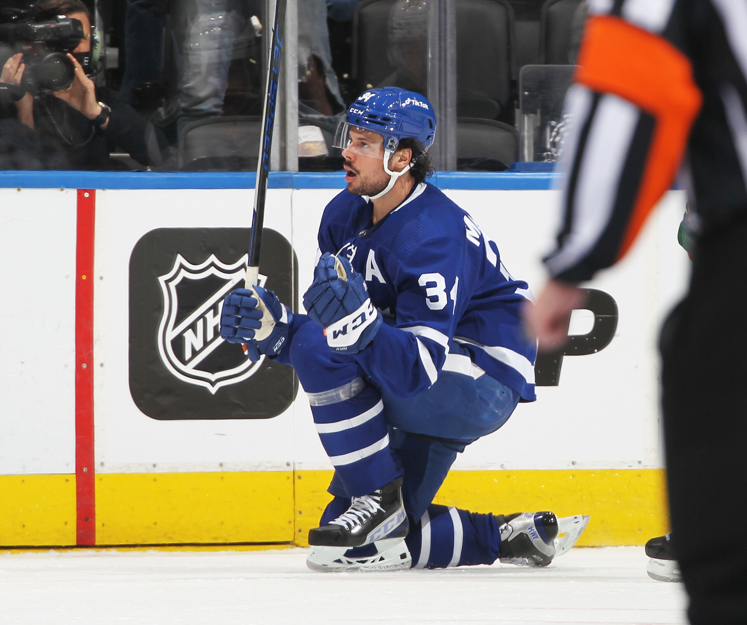 Maple Leafs' Auston Matthews becomes NHL's highest paid player