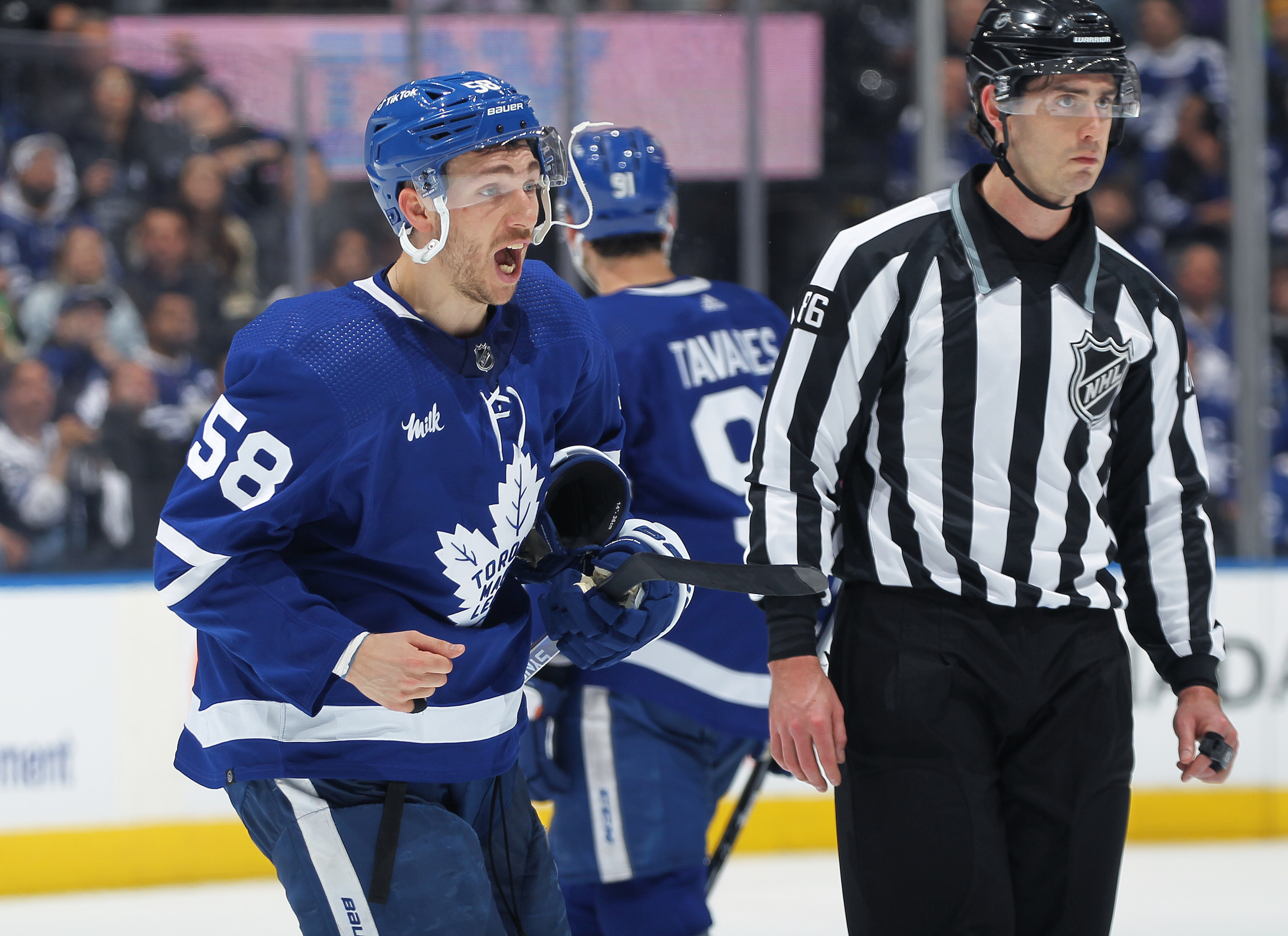 O'Reilly scores on Maple Leafs after puck bounces off ref 