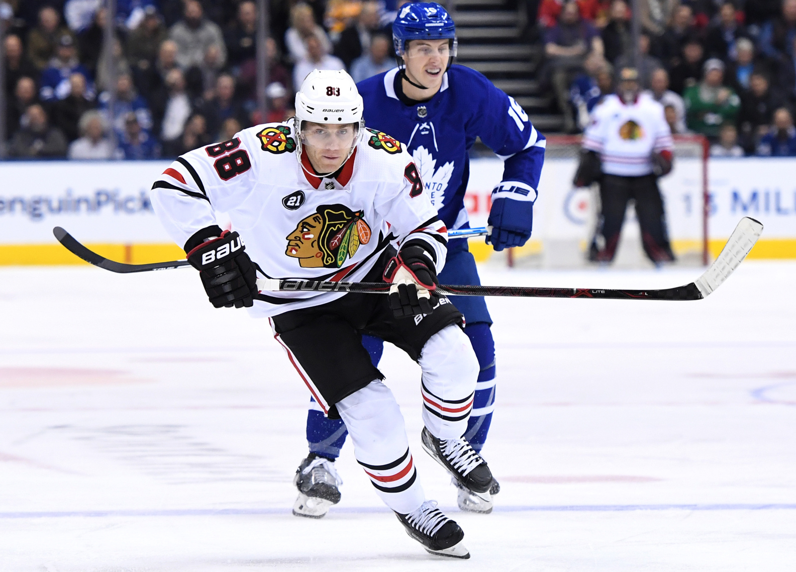 Maple Leafs up ante in East by making trade with Blackhawks