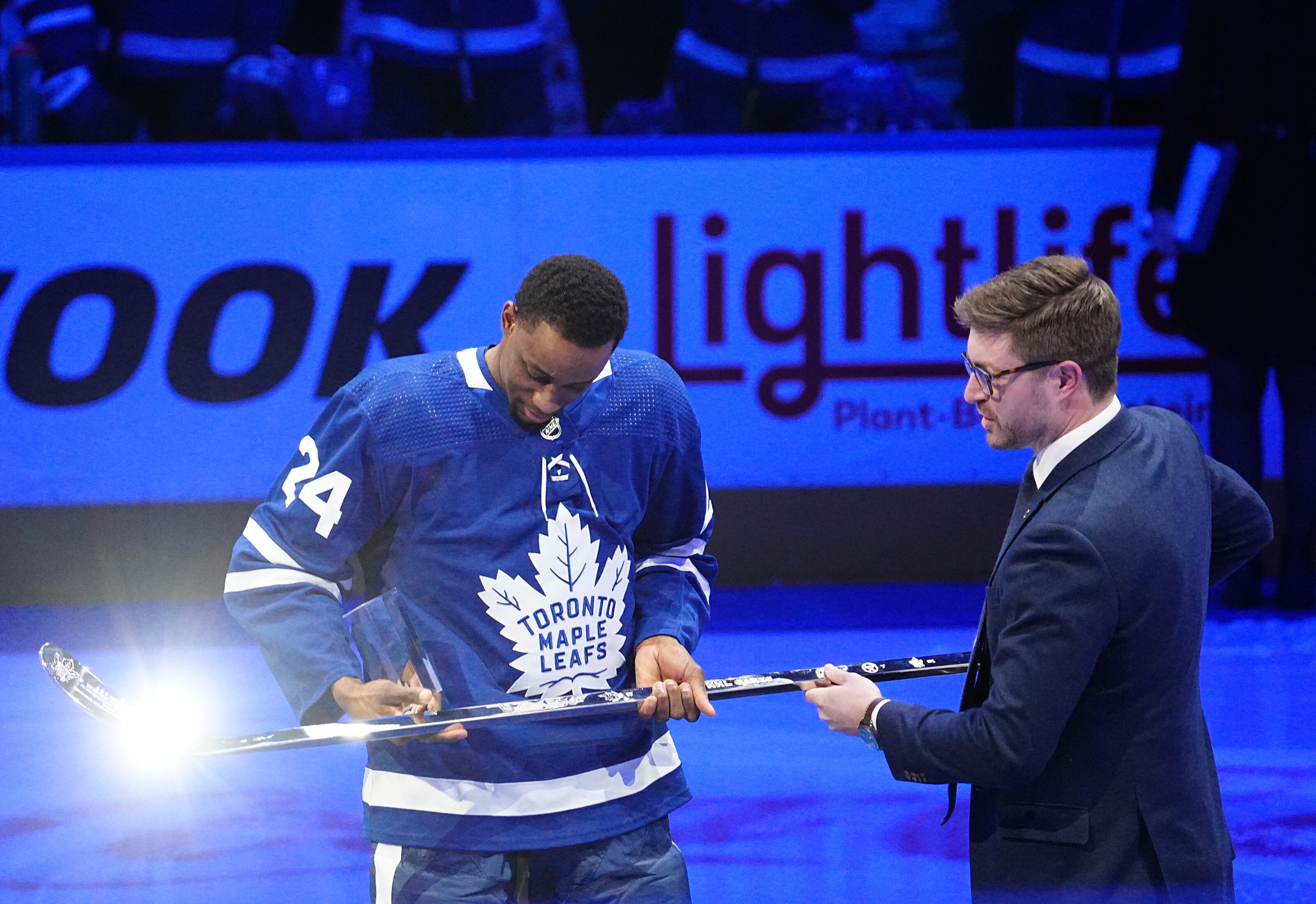 Toronto Maple Leafs: Wayne Simmonds fight a throwback to the good old days