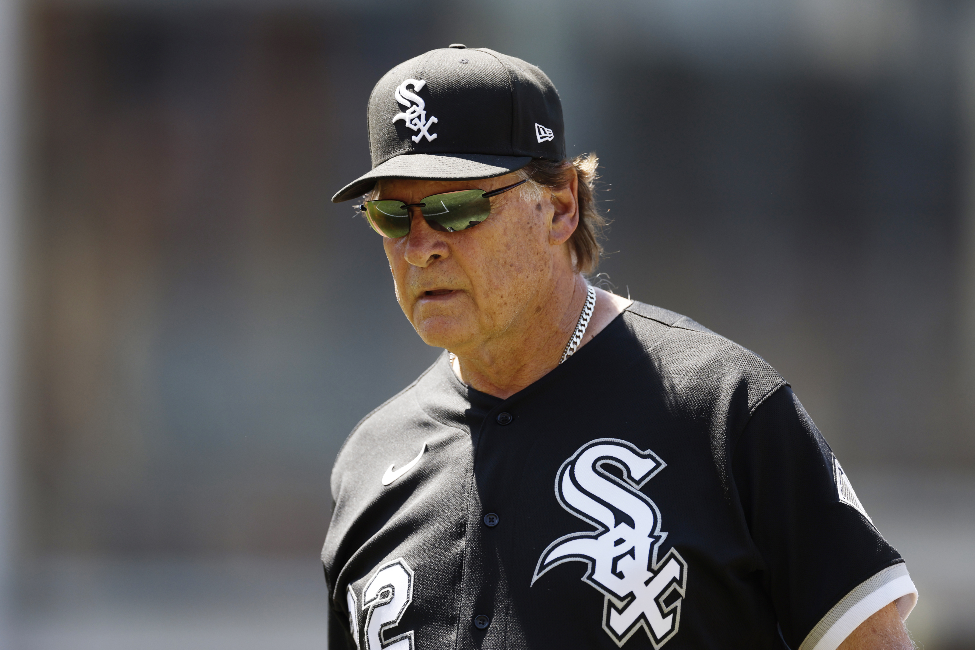 Tony La Russa appears to nod off during White Sox vs. Royals