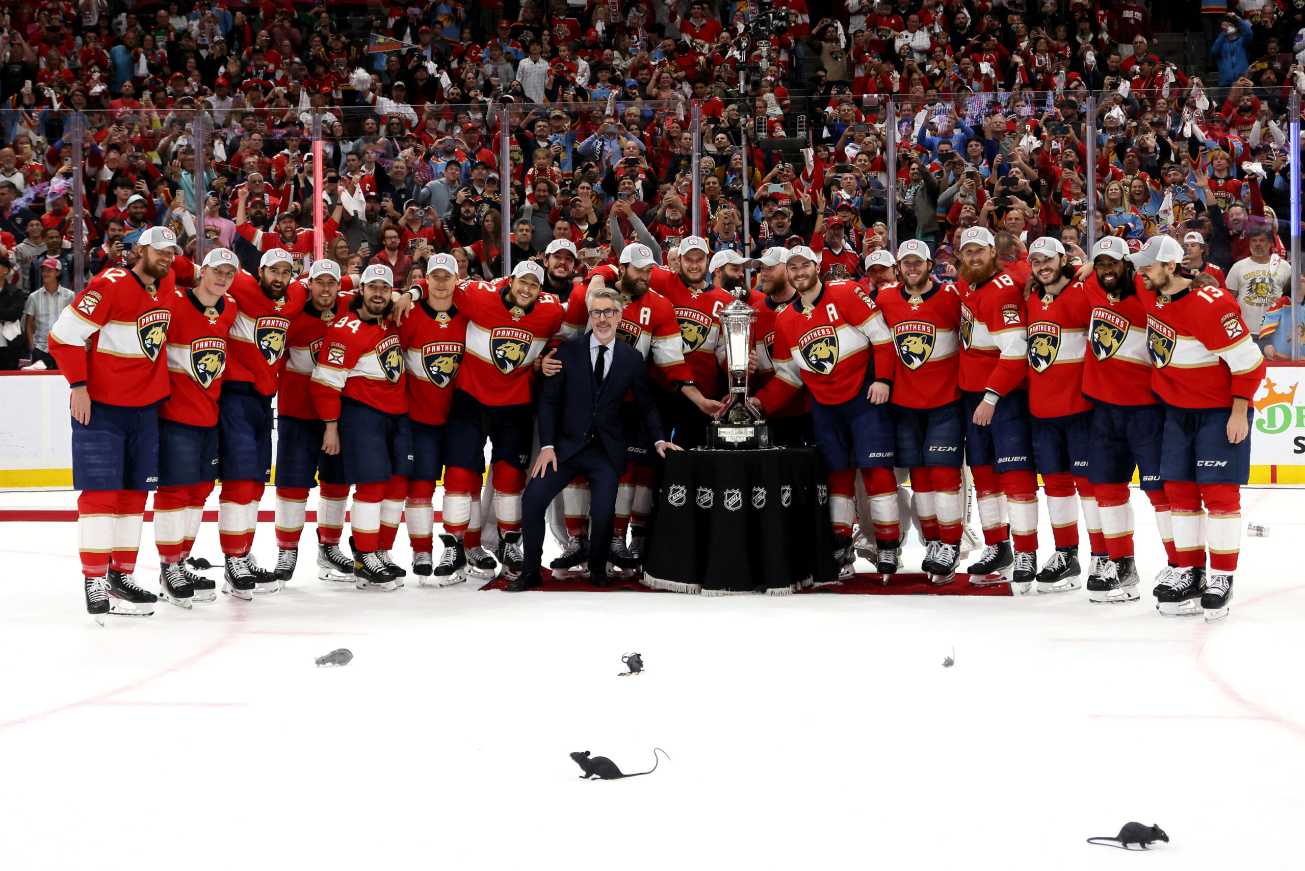 Panthers finish off Hurricanes to sweep into Stanley Cup Final