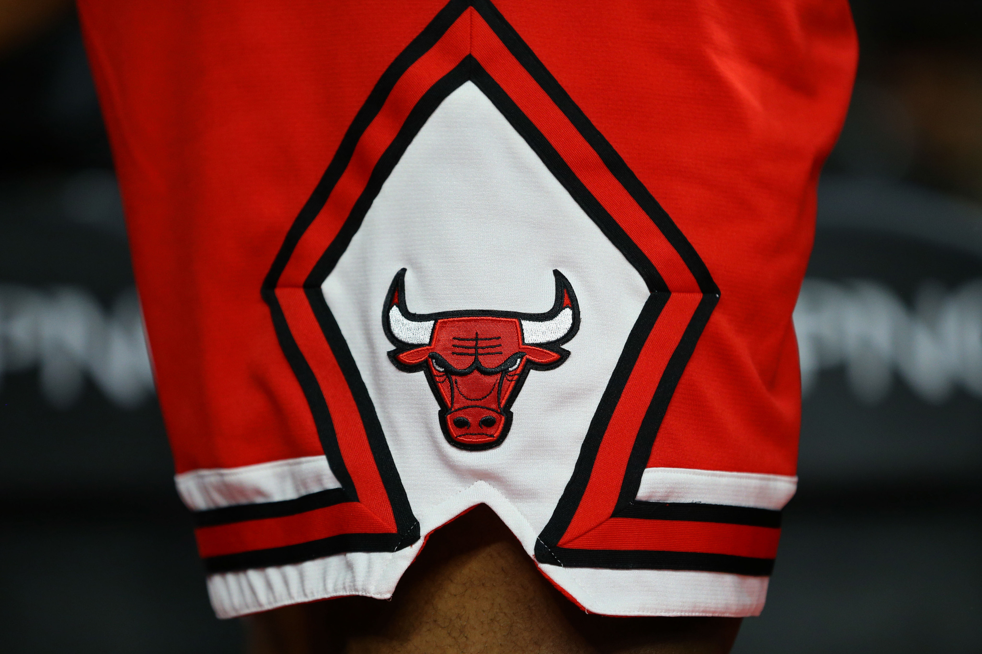 mager Glad Bliver til Chicago Bulls logo upside down viral history, explained