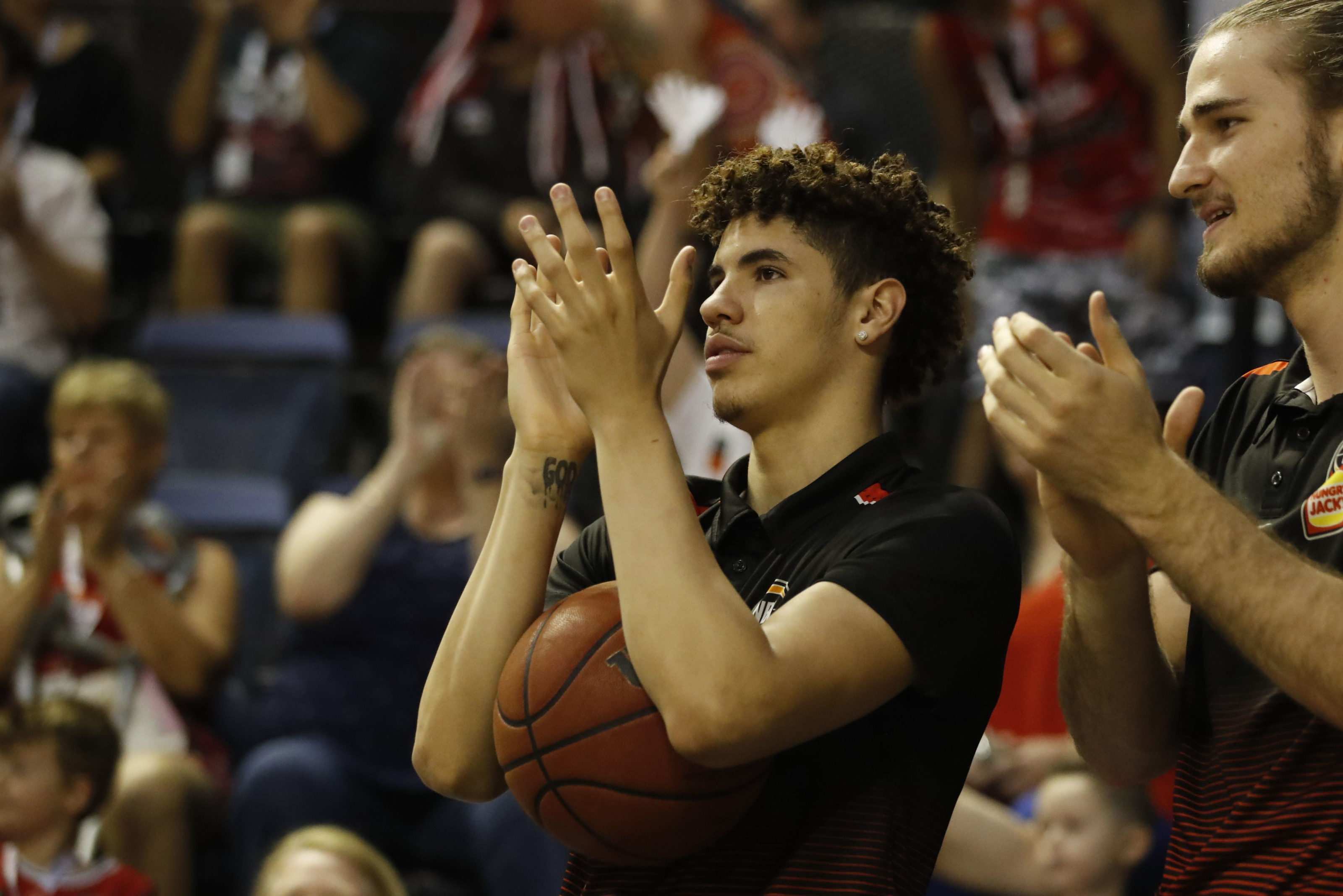 LaMelo Ball signs with Illawarra