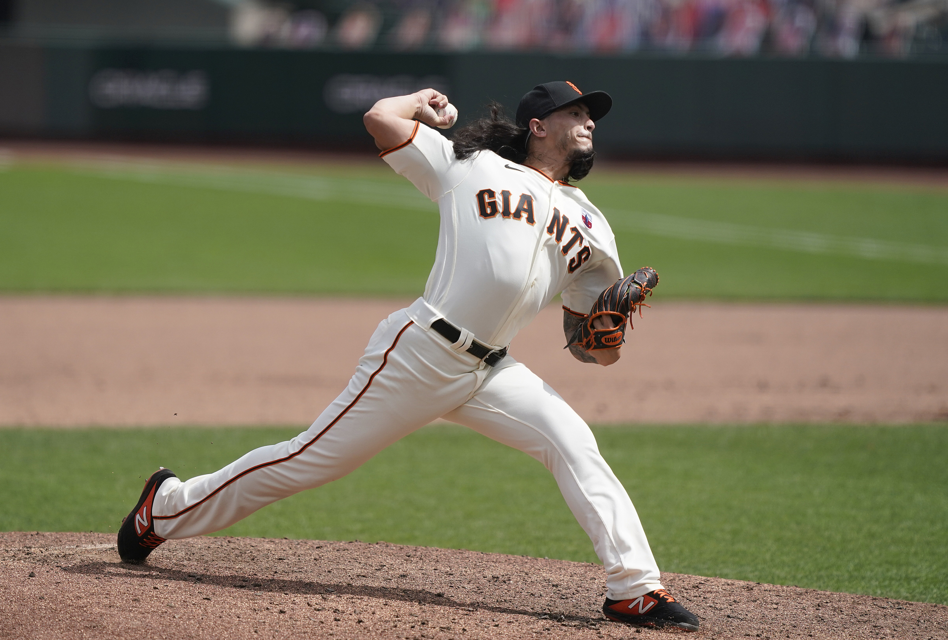 Giants lose pitcher Dereck Rodriguez on waivers to Tigers