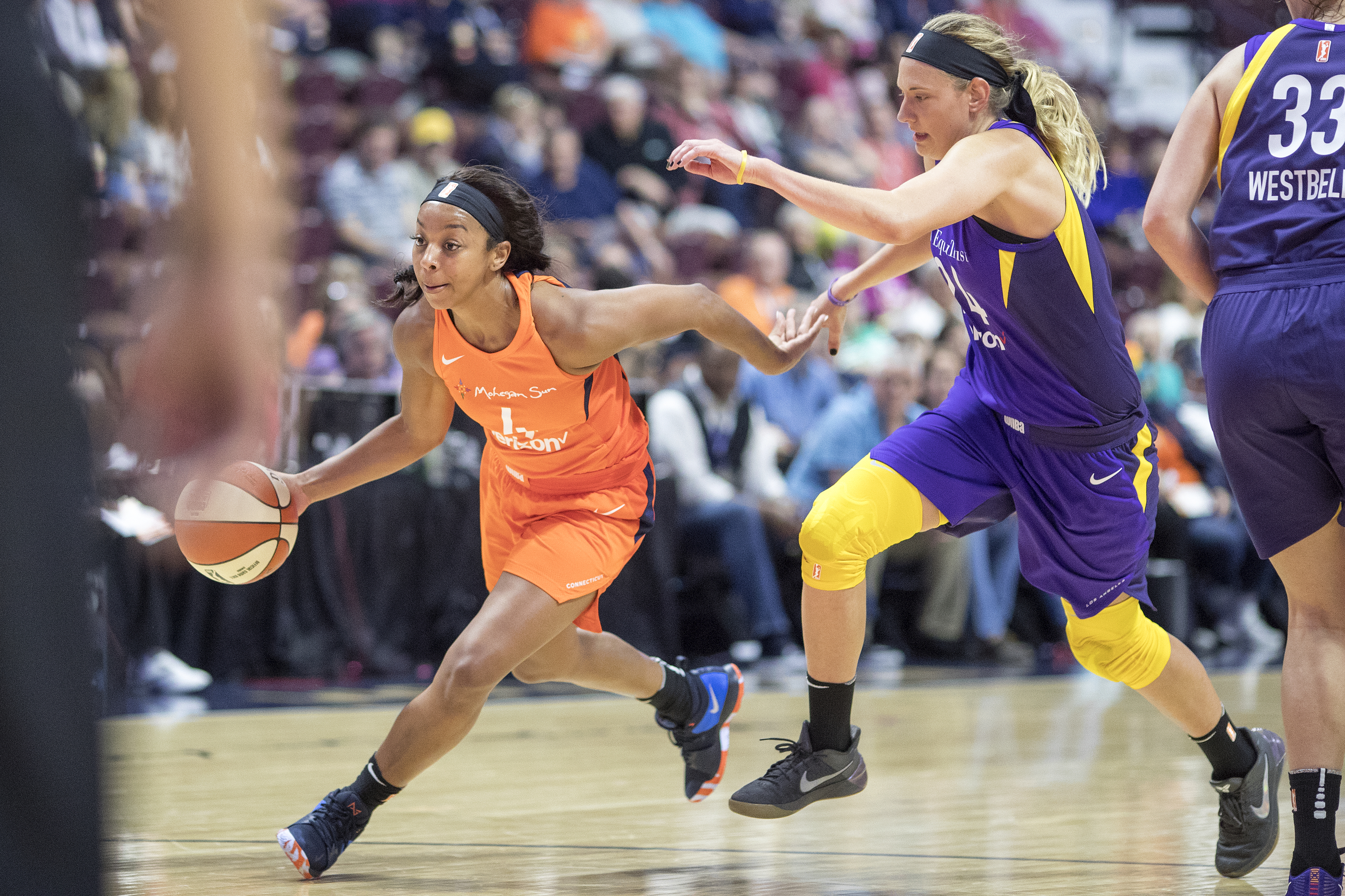 Connecticut Sun roll past Los Angeles Sparks, advance to WNBA