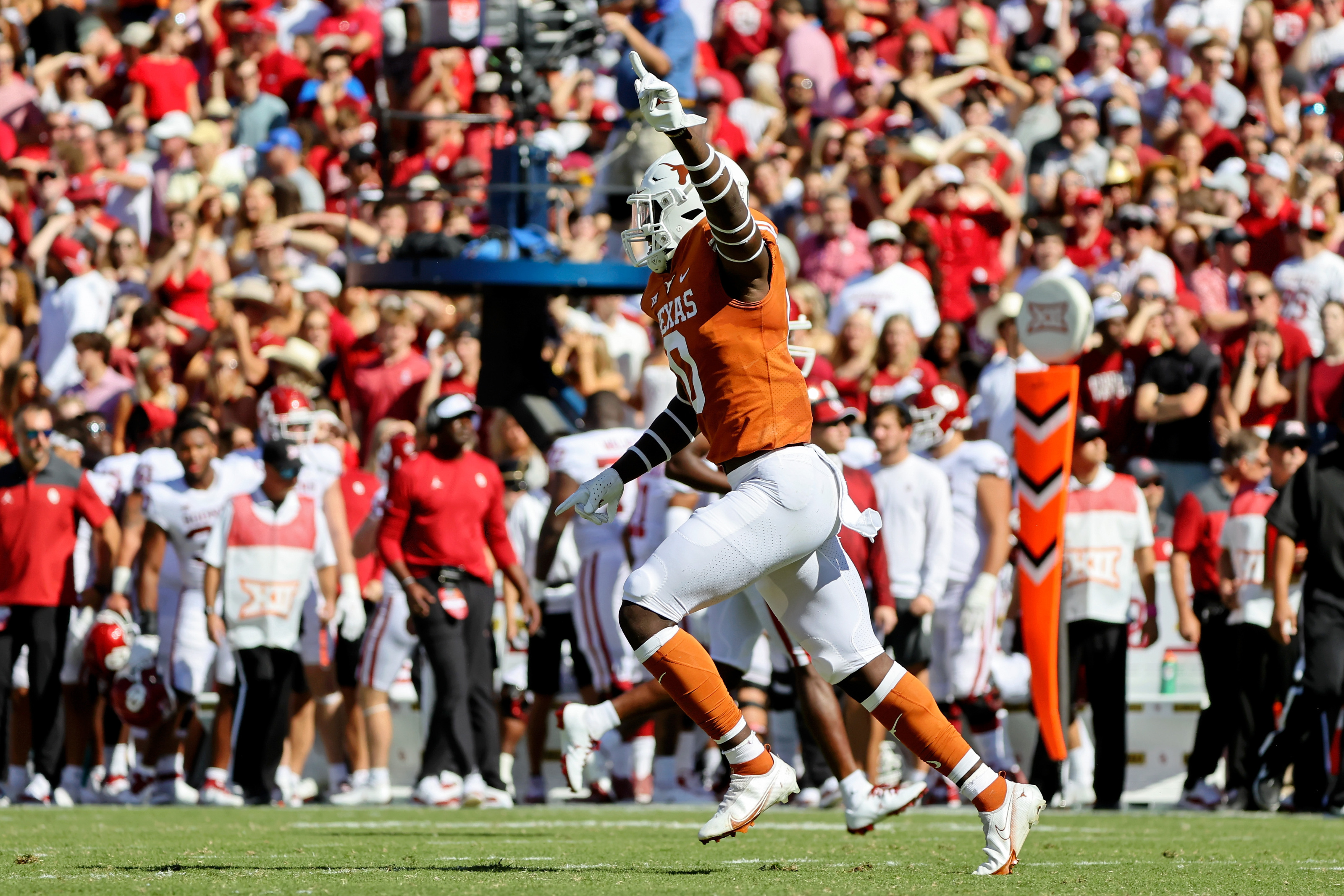 Texas football's DeMarvion Overshown has draft stock on the rise