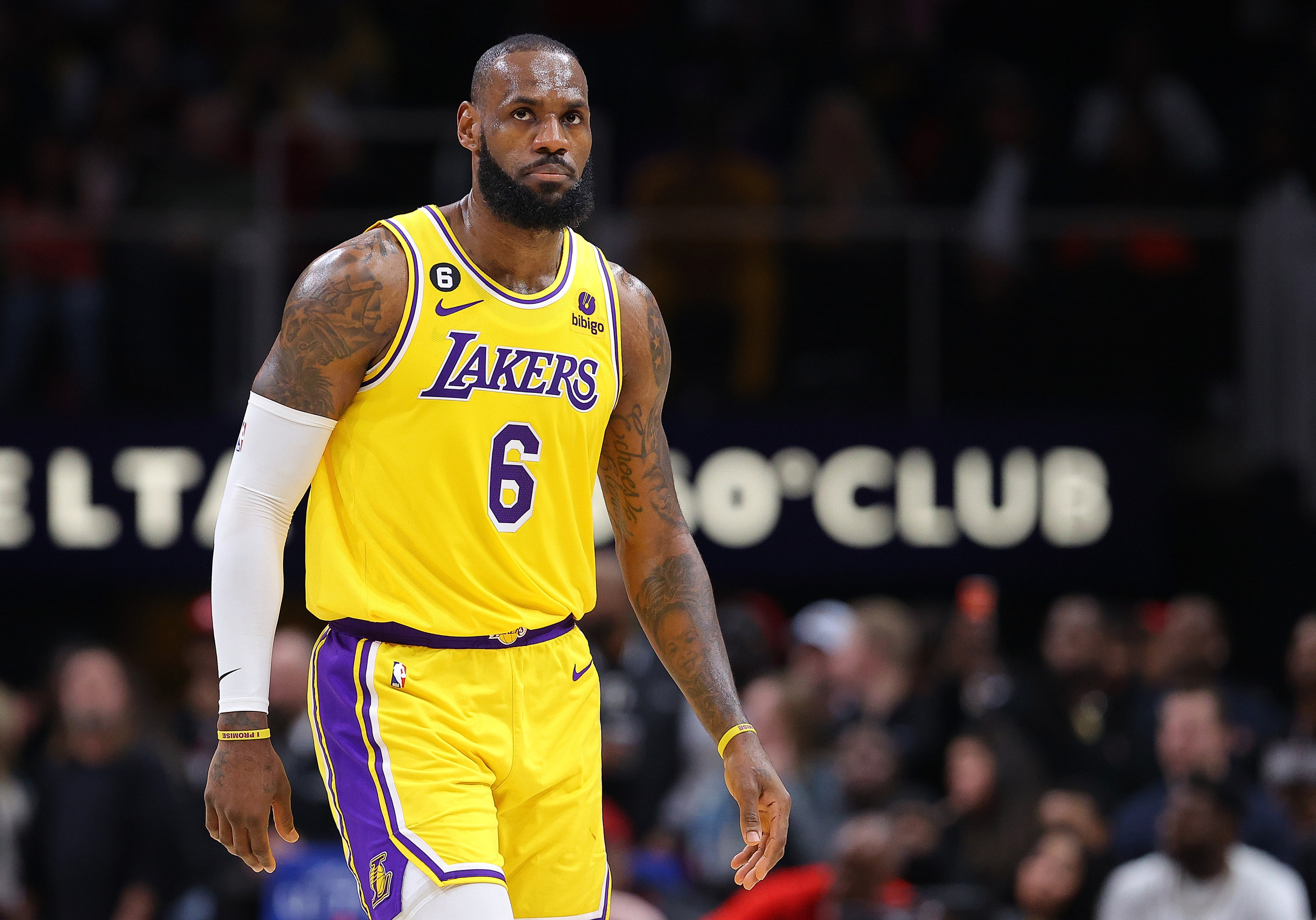 LeBron James and Lakers force their way past Rockets, take series