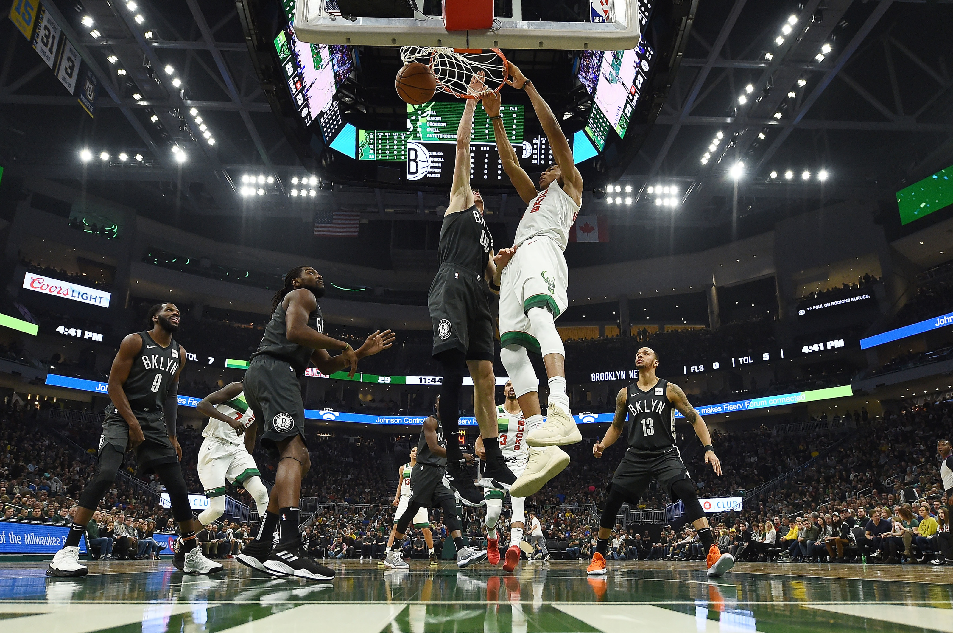 Monster night from Antetokounmpo powers Bucks to win over Rockets
