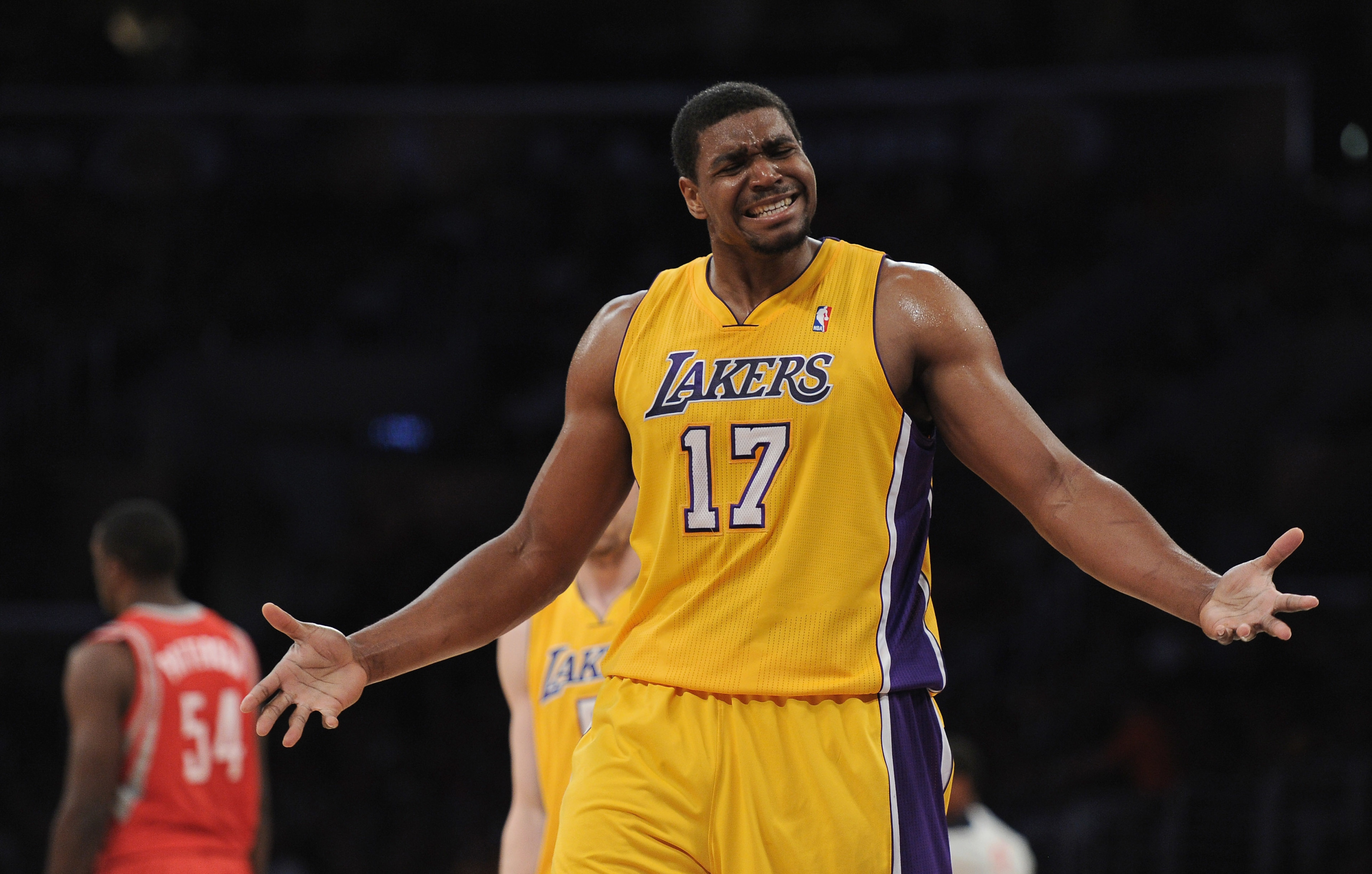 Bynum's return to Lakers may be month away - Los Angeles Times
