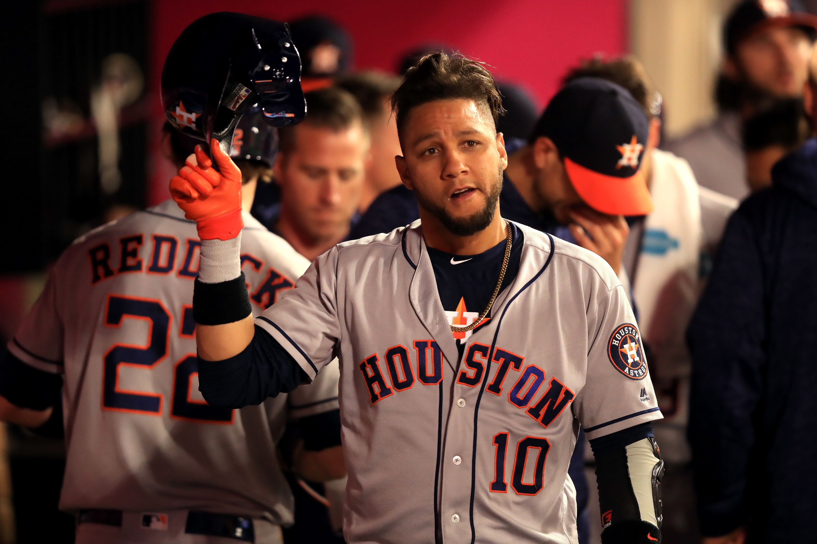 Houston Astros: Placing Yuli Gurriel at second base likely won't work