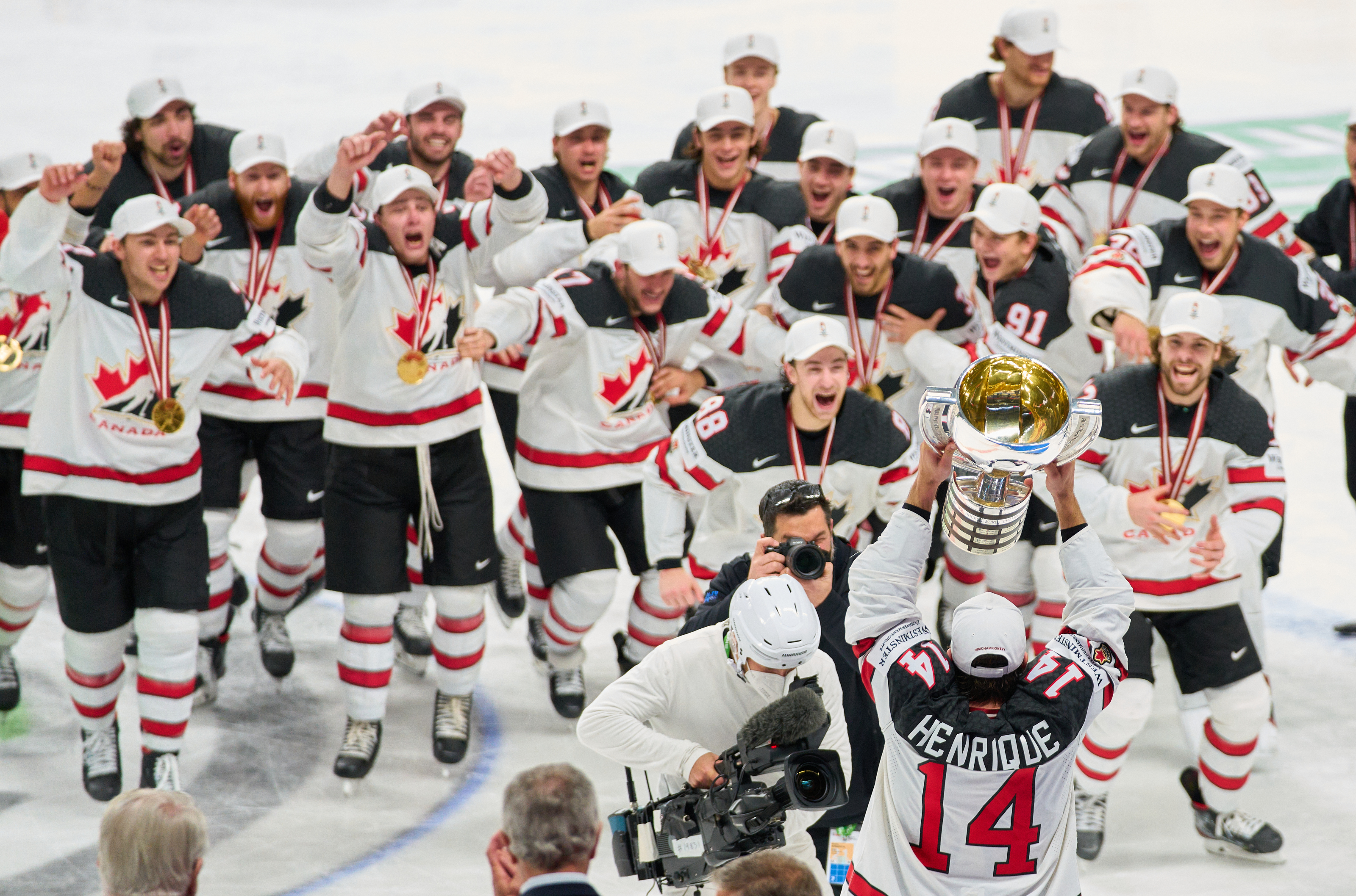 Canada Hockey Cole Perfetti White 2022 IIHF World Junior