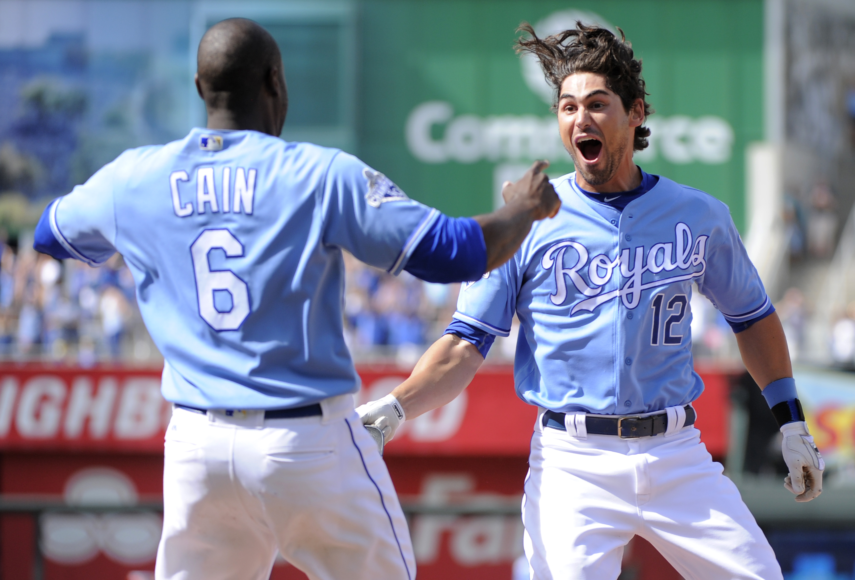 Royals complete wild comeback vs. White Sox on (another) walk-off
