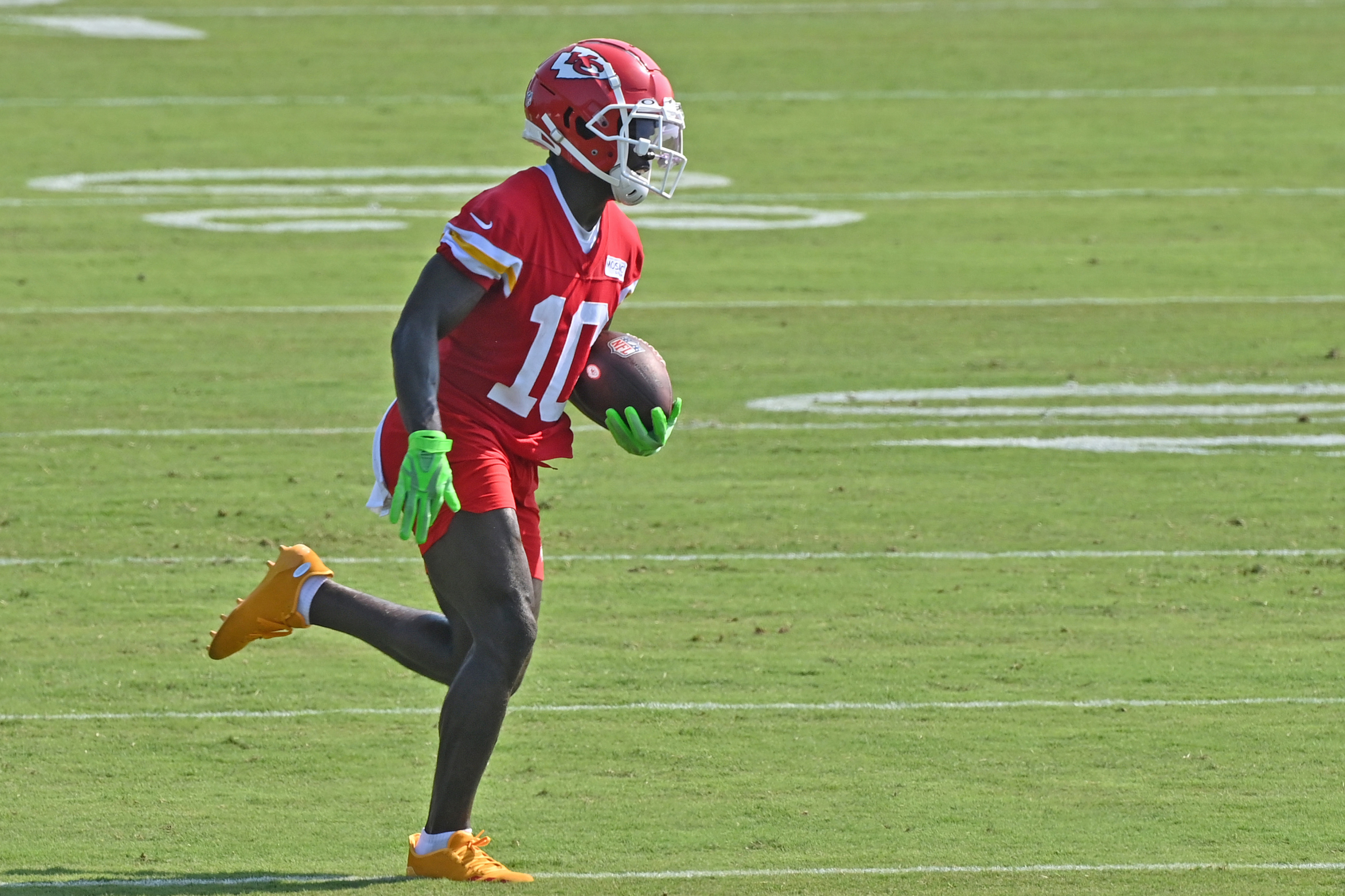 Kansas City Chiefs Speedster Tyreek Hill, Already A Superstar, Is On Track  For His Best Year Yet