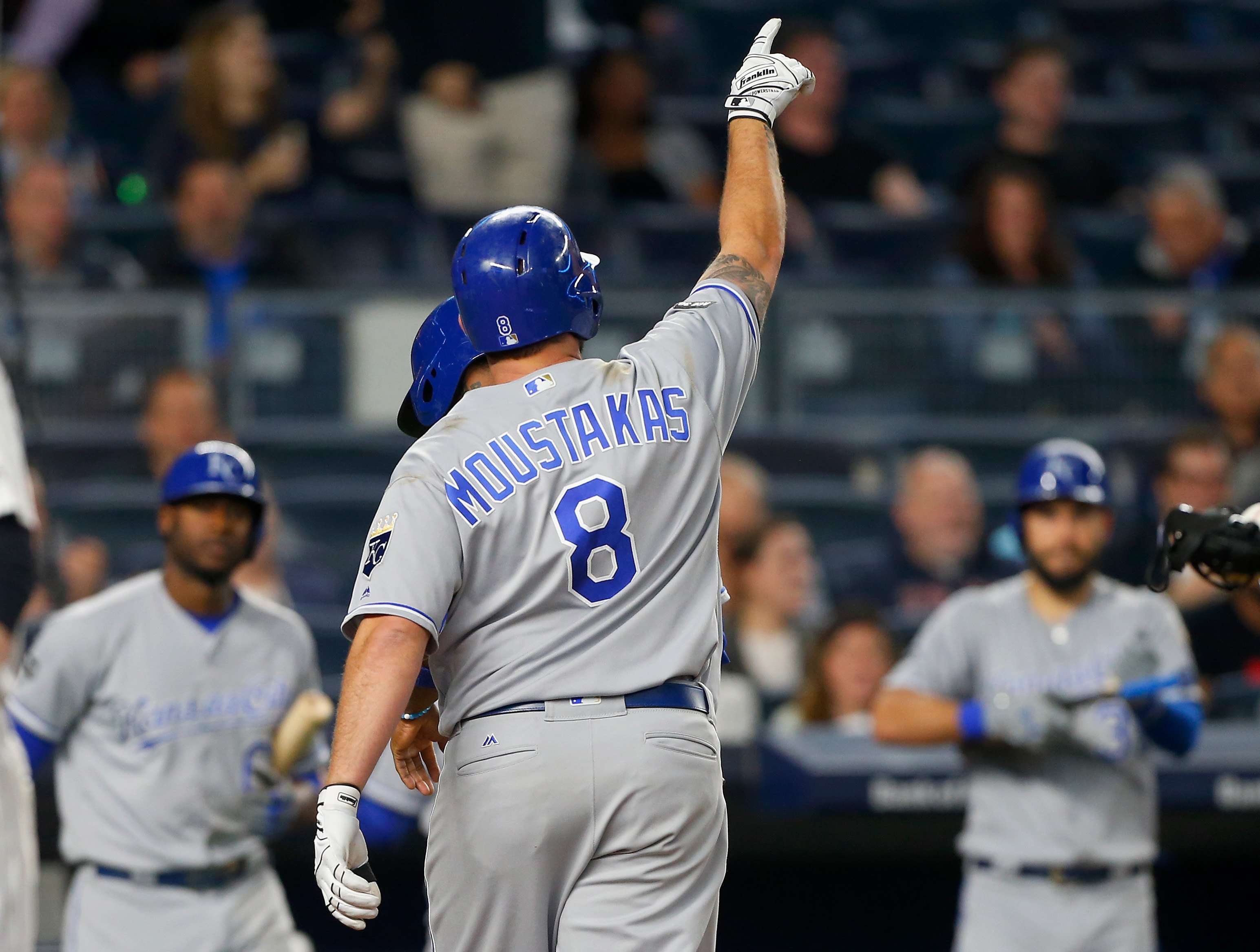 Royals Rumors: Yankees continue to have interest in Mike Moustakas