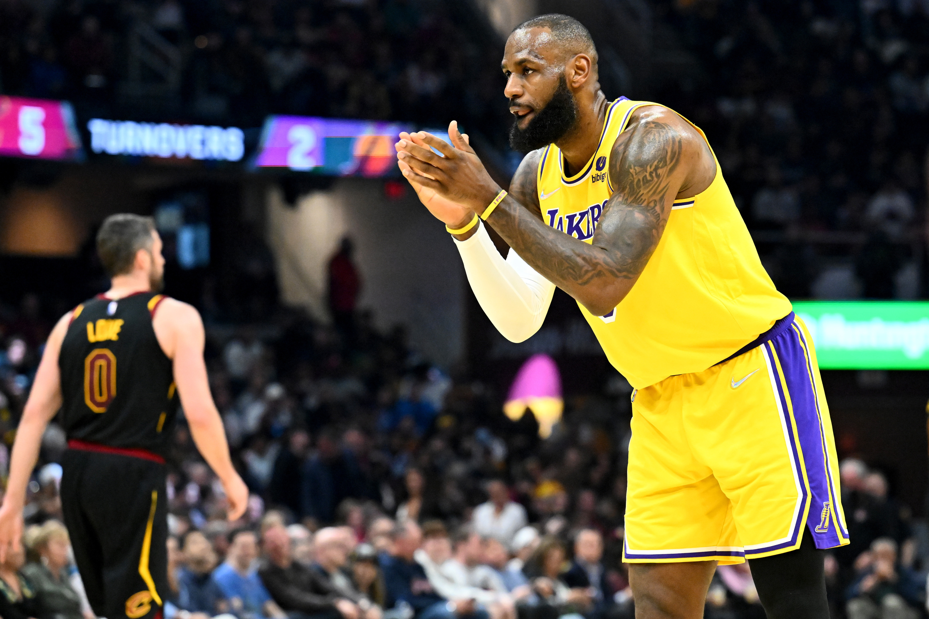 Photos: Lakers vs Cavaliers (10/29/21) Photo Gallery