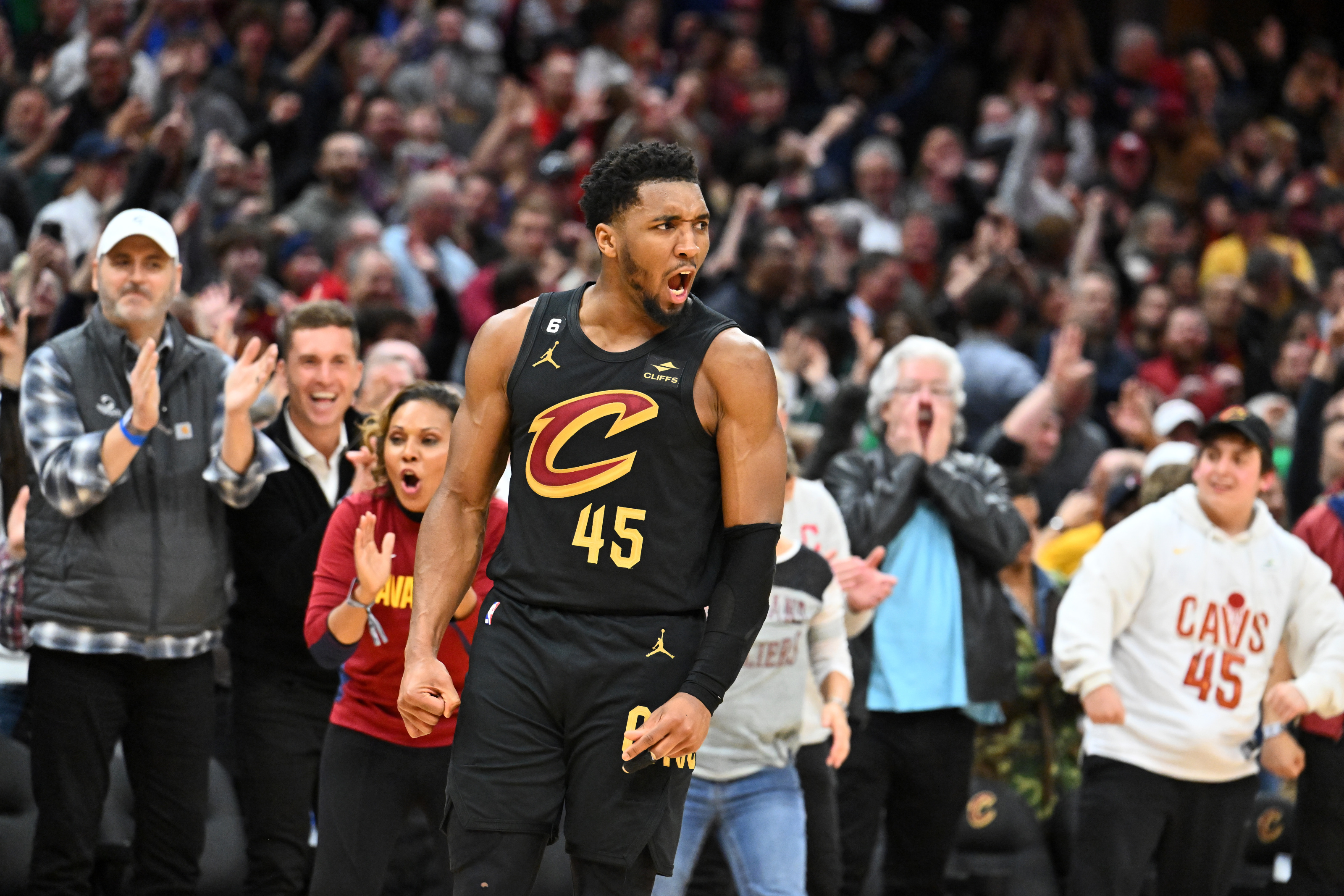 Donovan Mitchell shares first picture in Cleveland Cavaliers gear