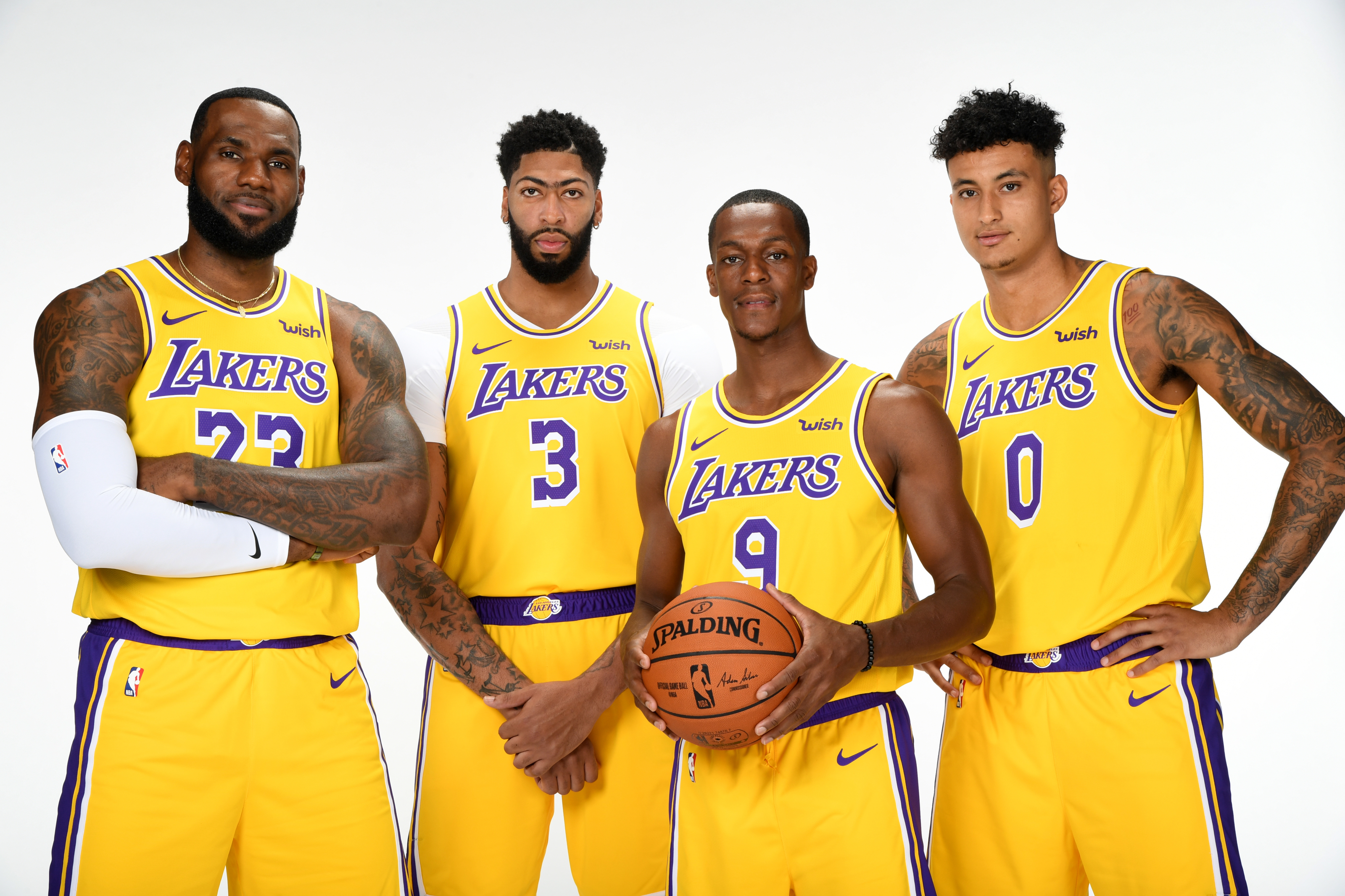 Los Angeles Lakers: 3 other legends whose numbers should be