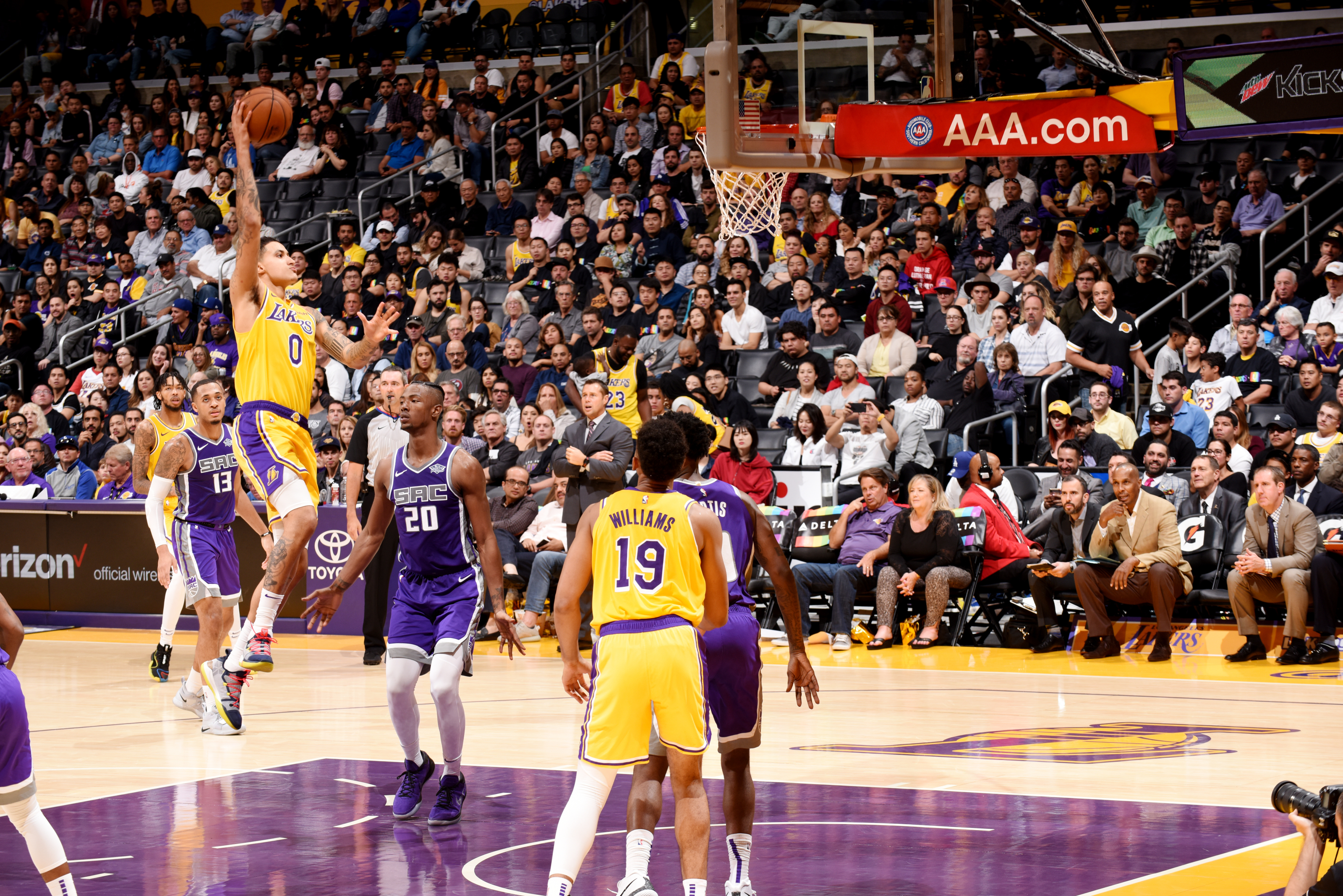 Los Angeles Lakers vs Sacramento Kings Game 12 preview, live stream