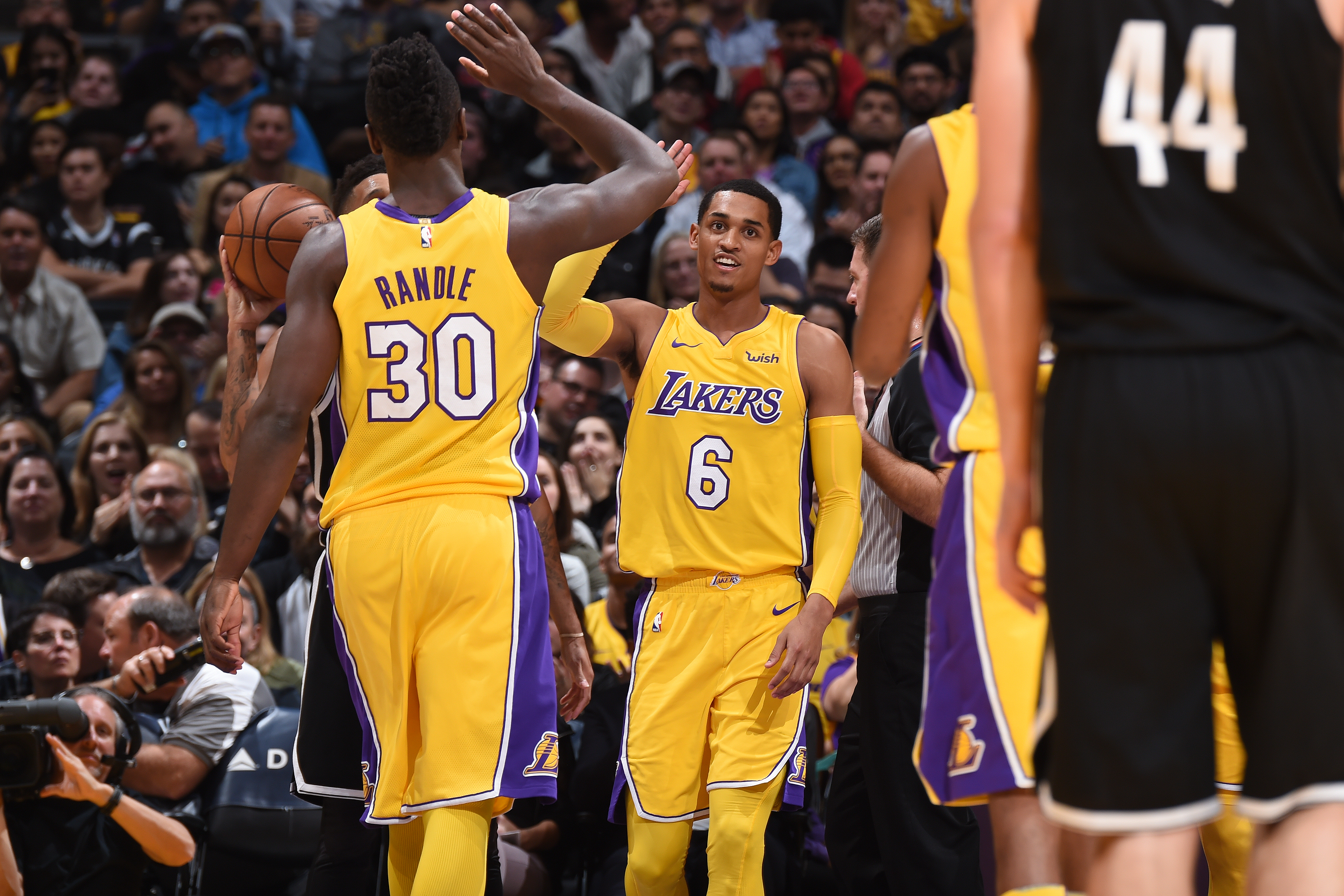 Injury to keep Lakers' Jordan Clarkson out against Spurs