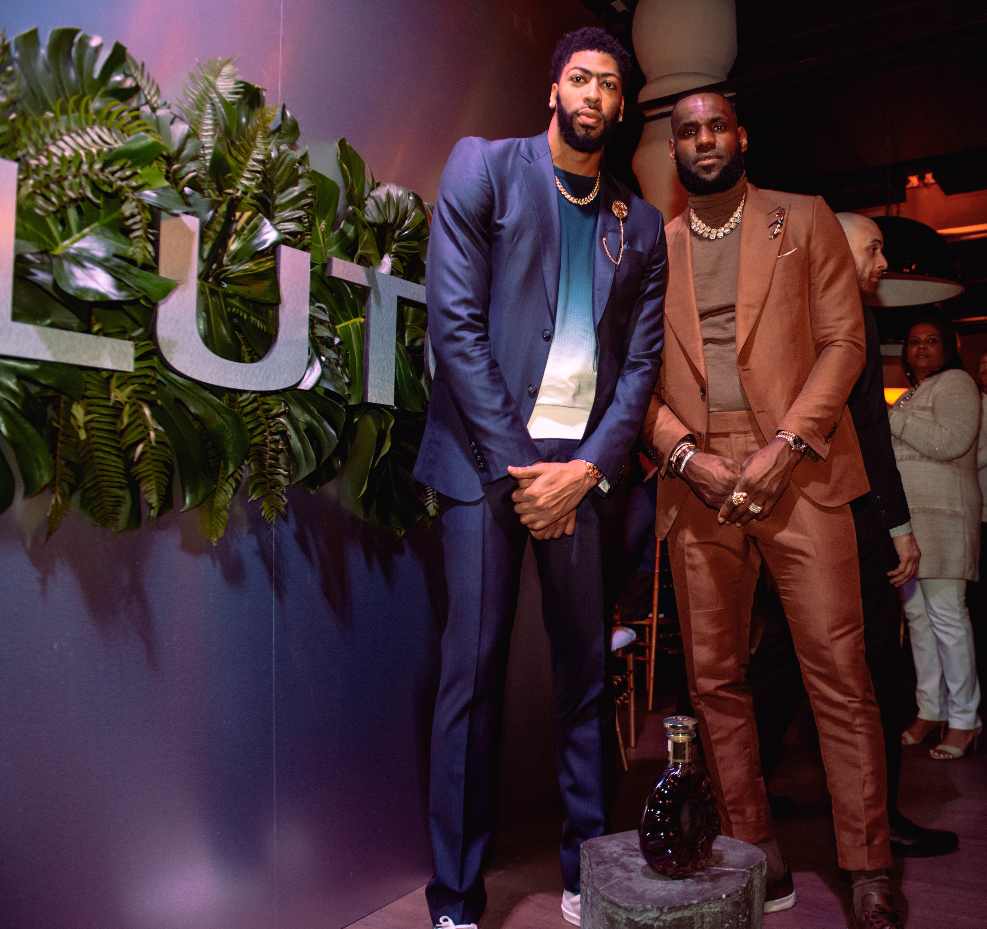 ProTrending on Instagram: #AnthonyDavis and #LeBronJames arriving for Game  5 in the Bay styling in #LouisVuitton jackets looking to close out the  #Warriors. #protrending #stylelikeapro