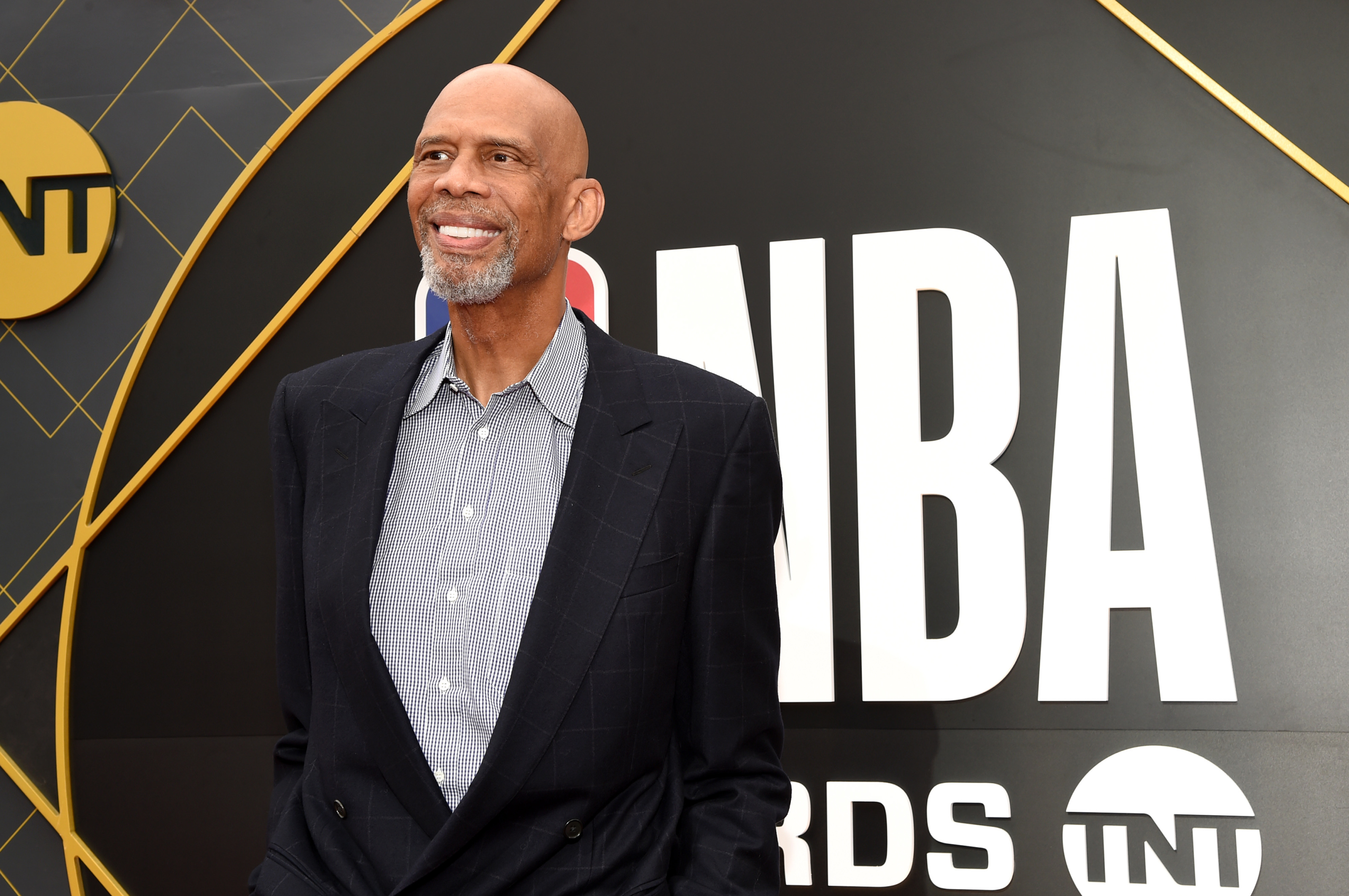 This Day in NBA History: Los Angeles Lakers retire Kareem Abdul-Jabbar's  jersey in 1990 & more