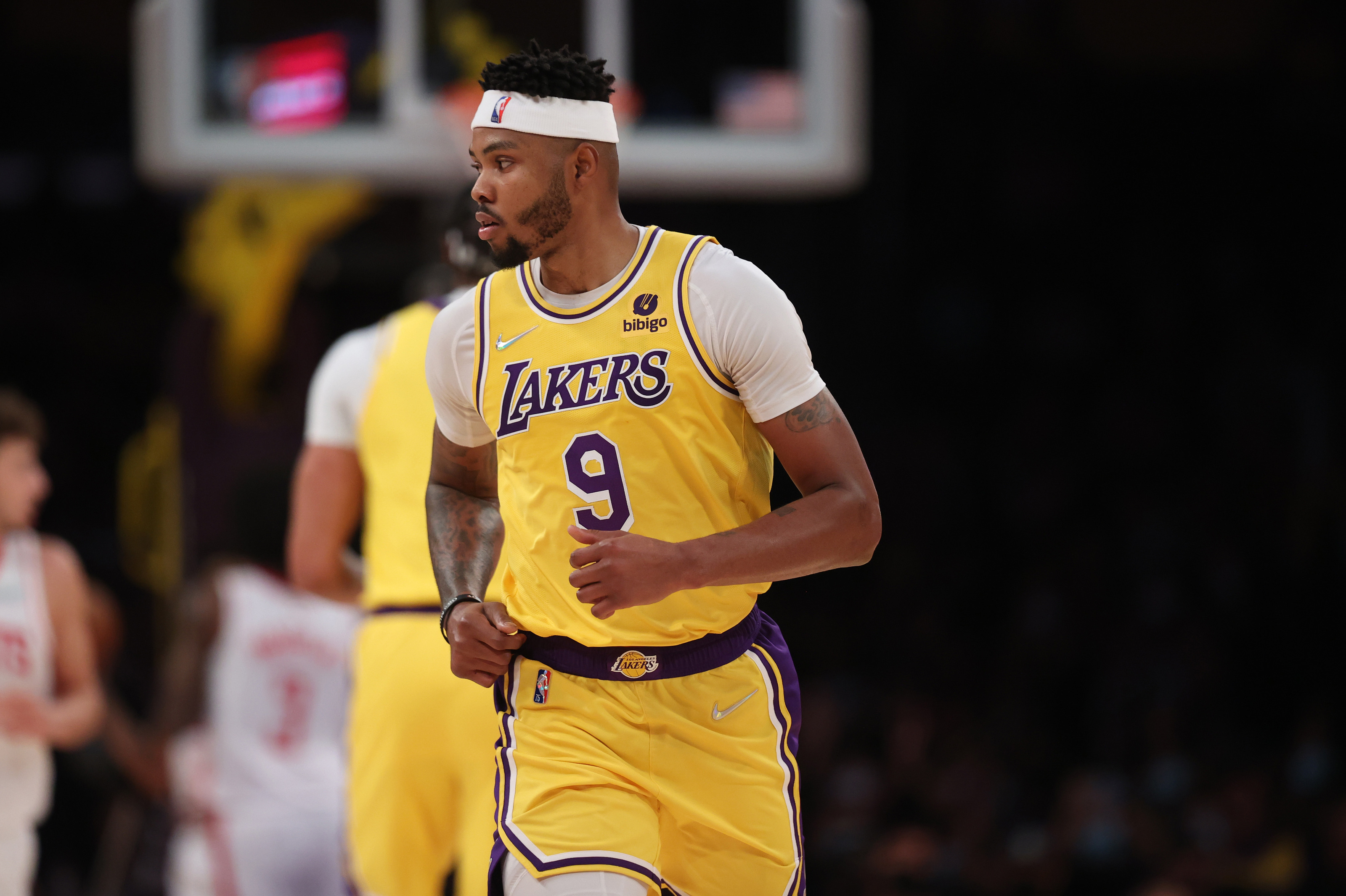 Kent Bazemore leaves Lakers' game early with foot injury - Sports