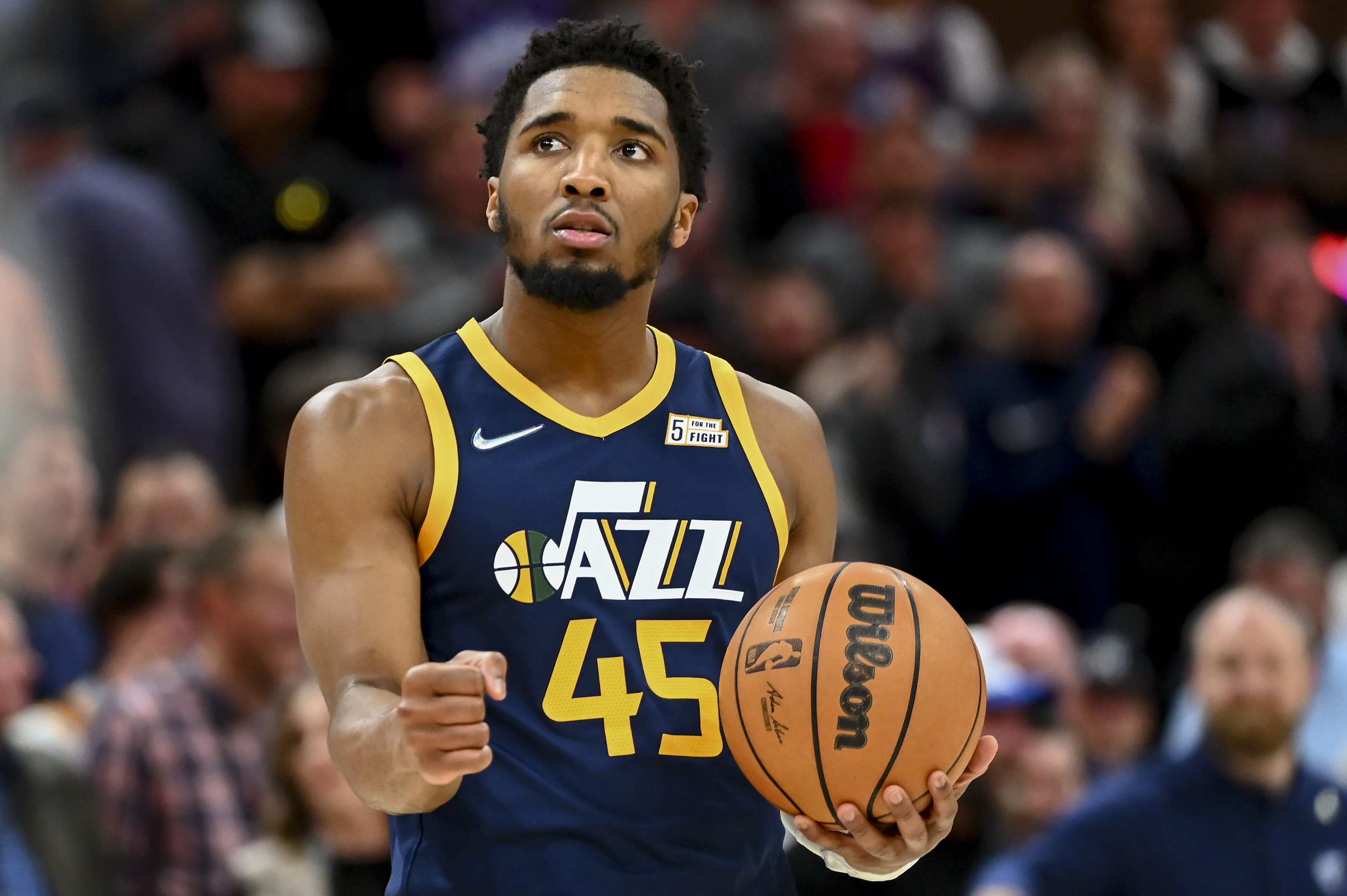 Trading Kevin Durant and Donovan Mitchell in a 5-team fake deal featuring  Lakers, Suns 