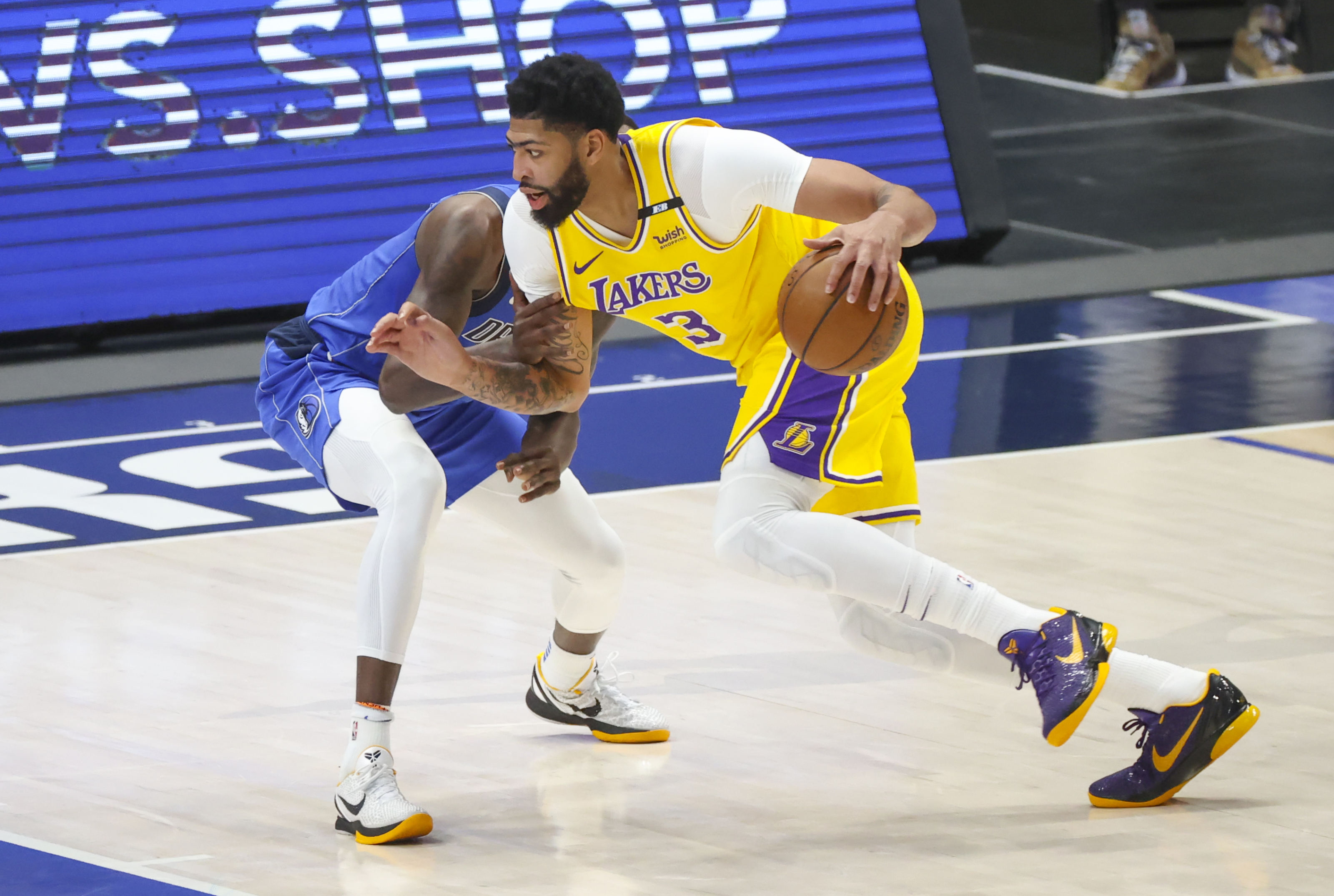 Mavericks beat Lakers 115-110 as Anthony Davis returns