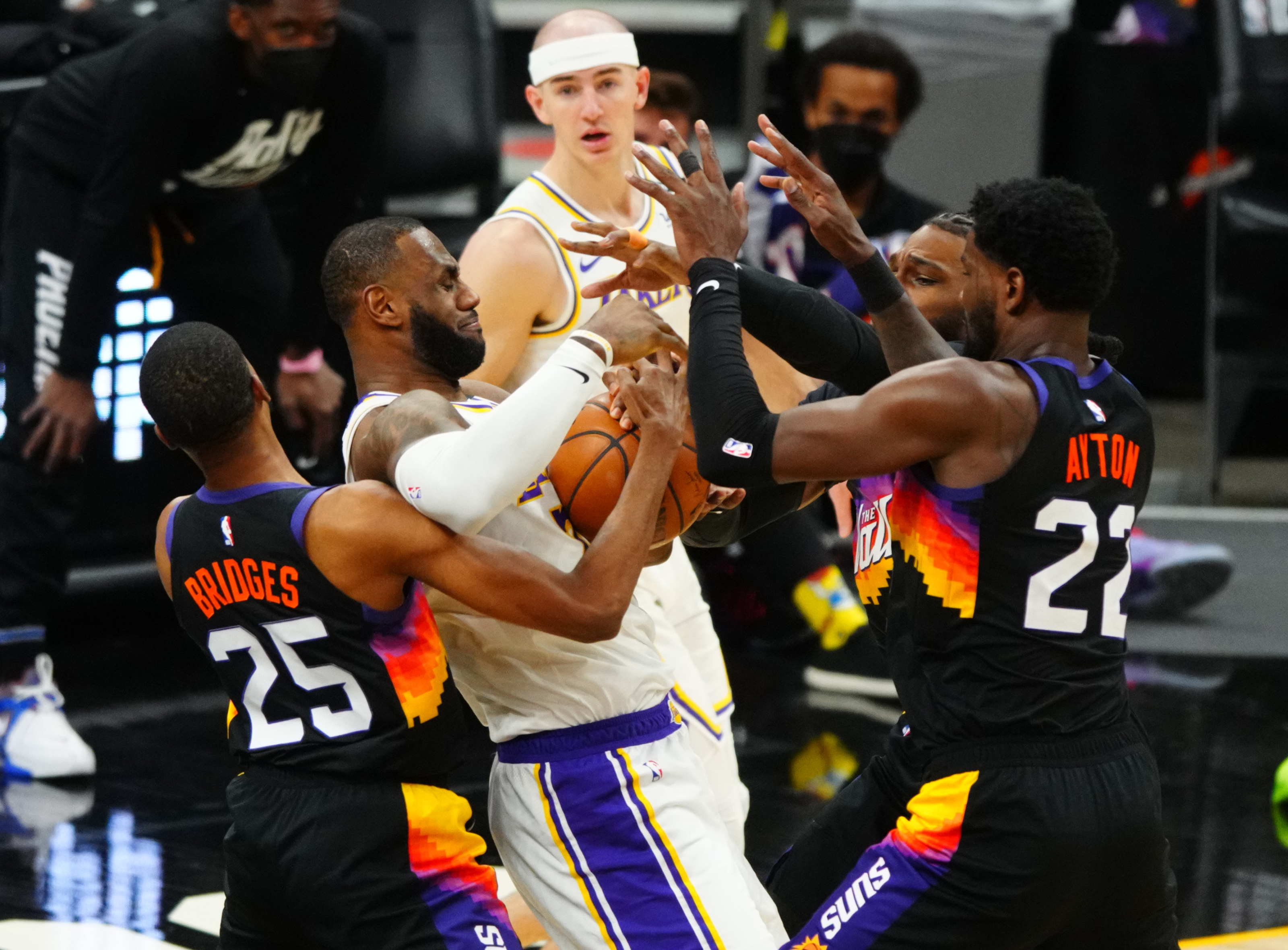 Lakers vs. Nuggets Final Score: L.A. destroys Denver to take 1-0 lead -  Silver Screen and Roll
