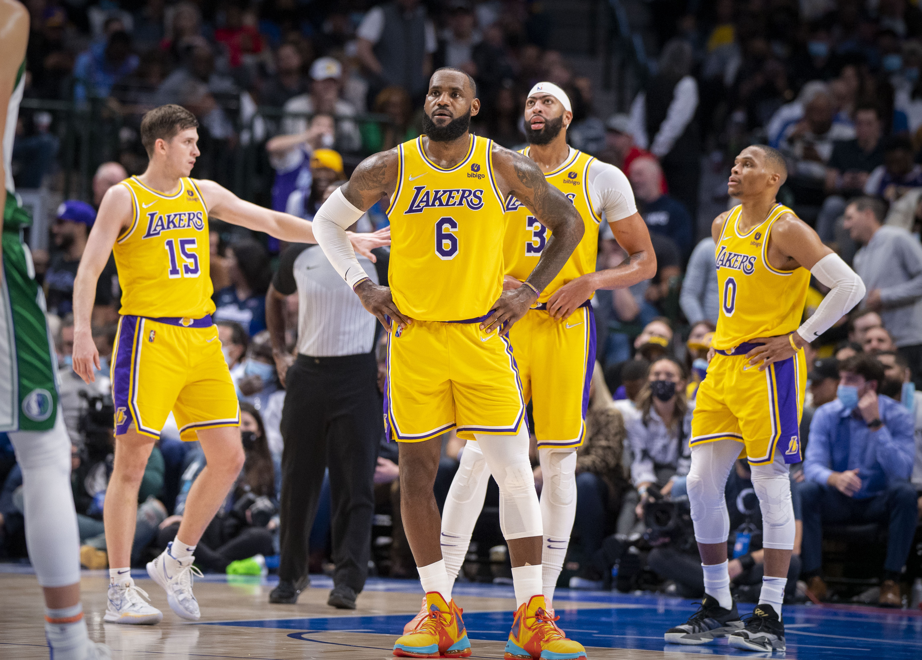 Predicting a tough first 15 games for the Los Angeles Lakers