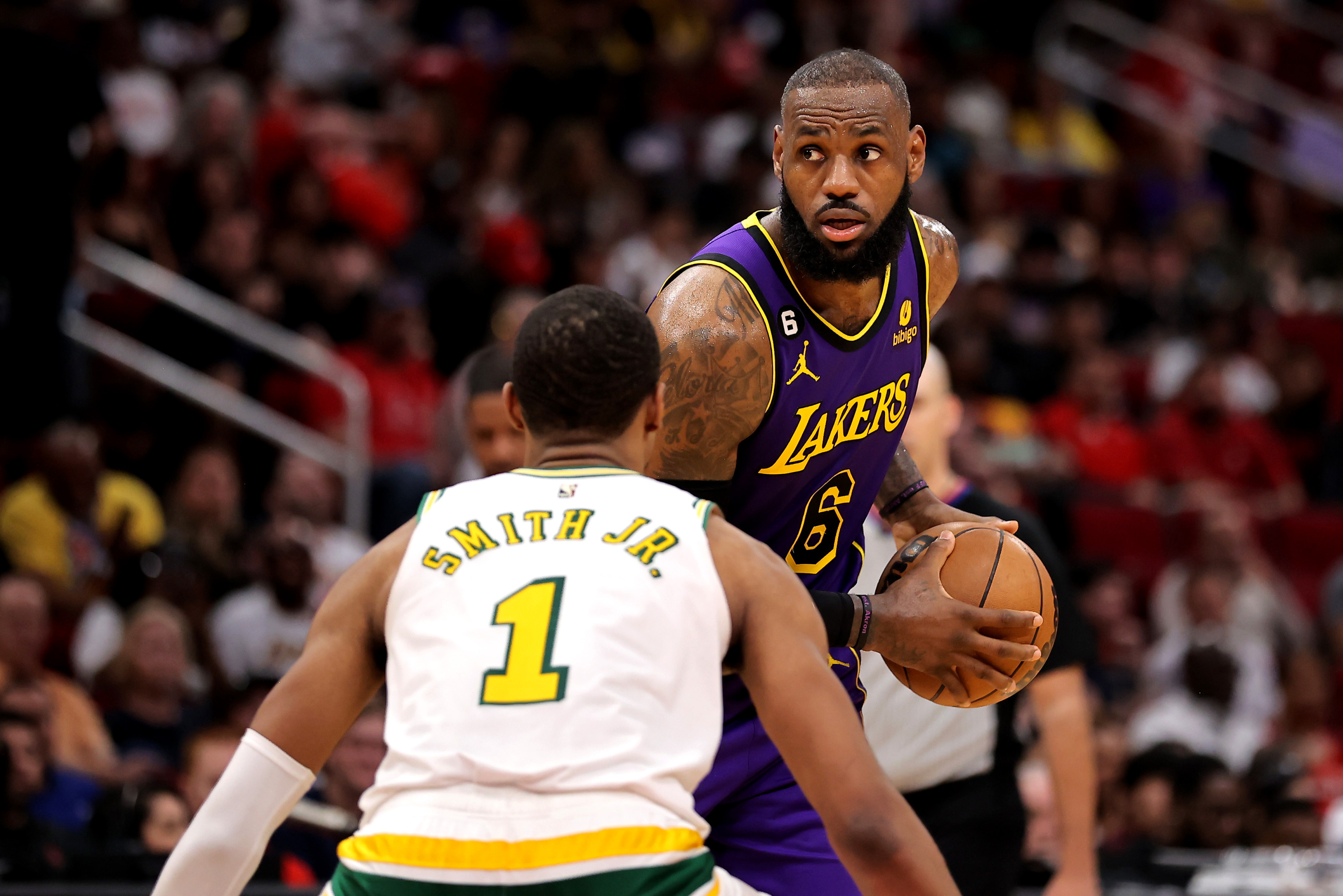 Is LeBron James playing tonight? Updated Lakers injury report vs Jazz