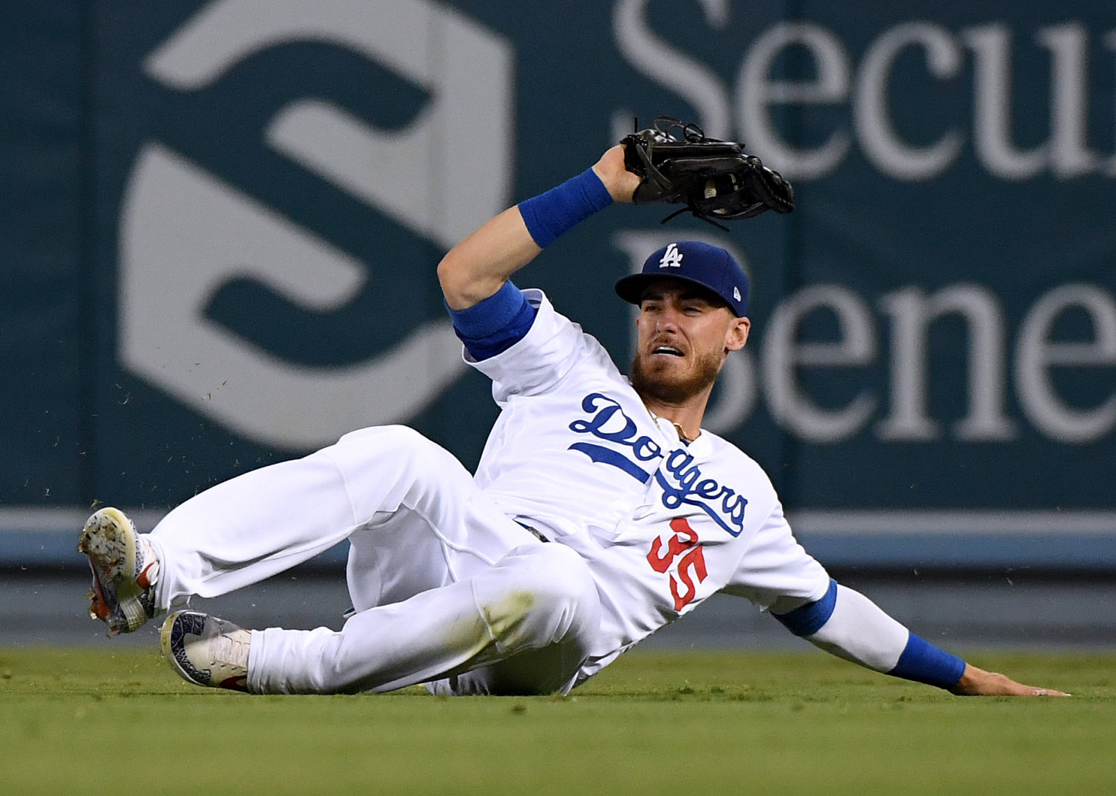 MLB: Bellinger back in CF for LA with roof closed for Game 5 - The Mainichi