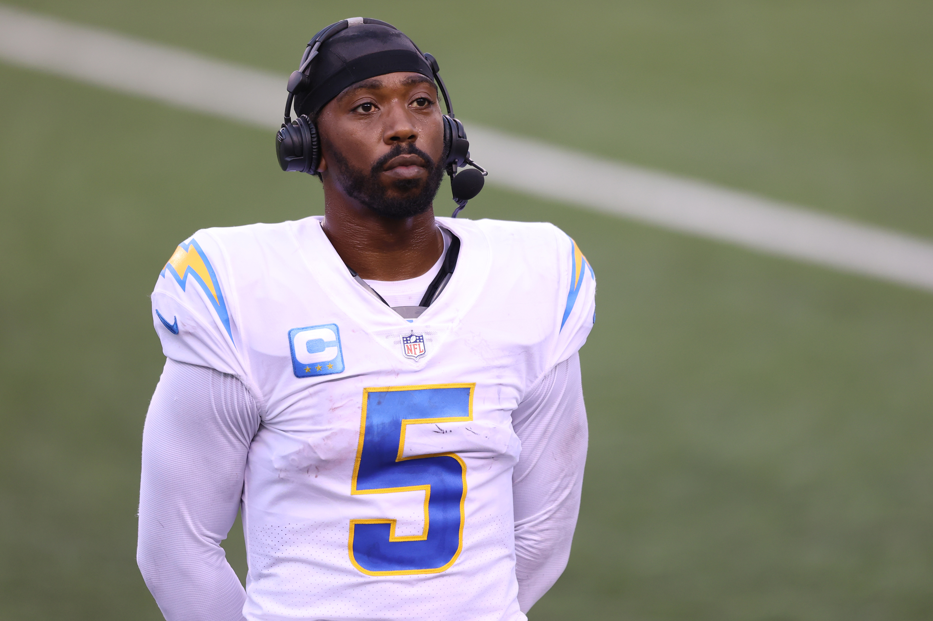 Tyrod Taylor in the new away jerseys 🔥 🔥 : r/Chargers