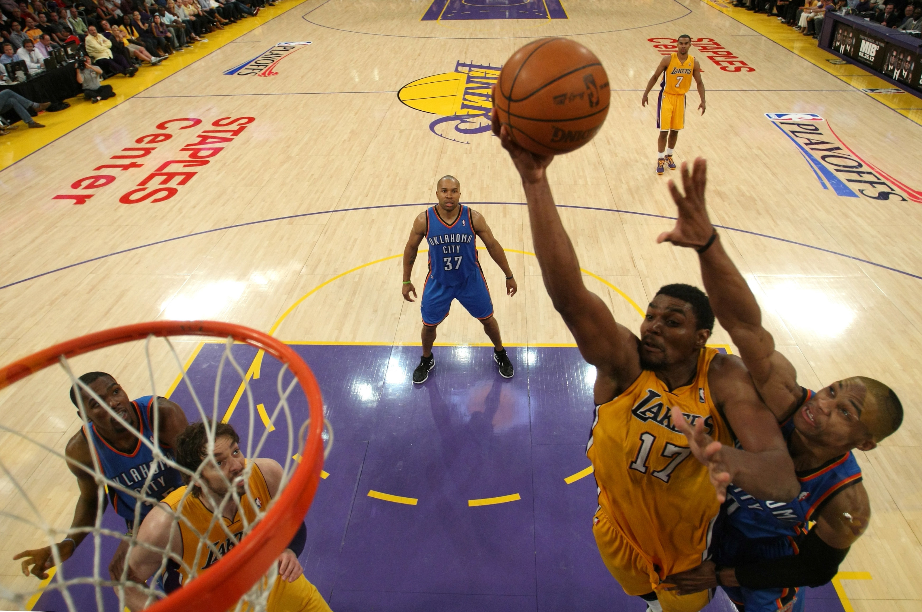Lakers Exercise Contact Option on Andrew Bynum