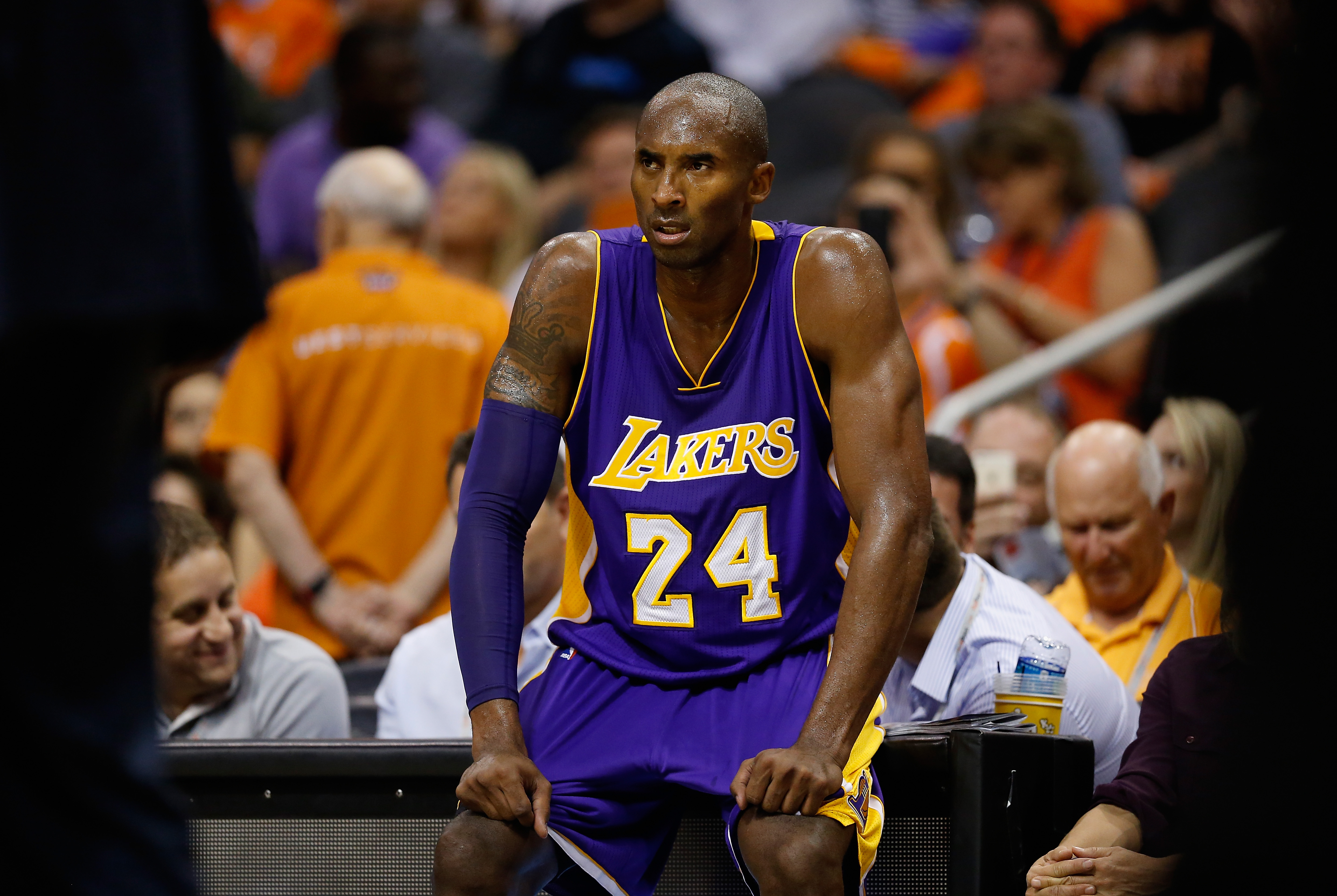 Phoenix Suns face Kobe-less Los Angeles Lakers; 1st time since 1996