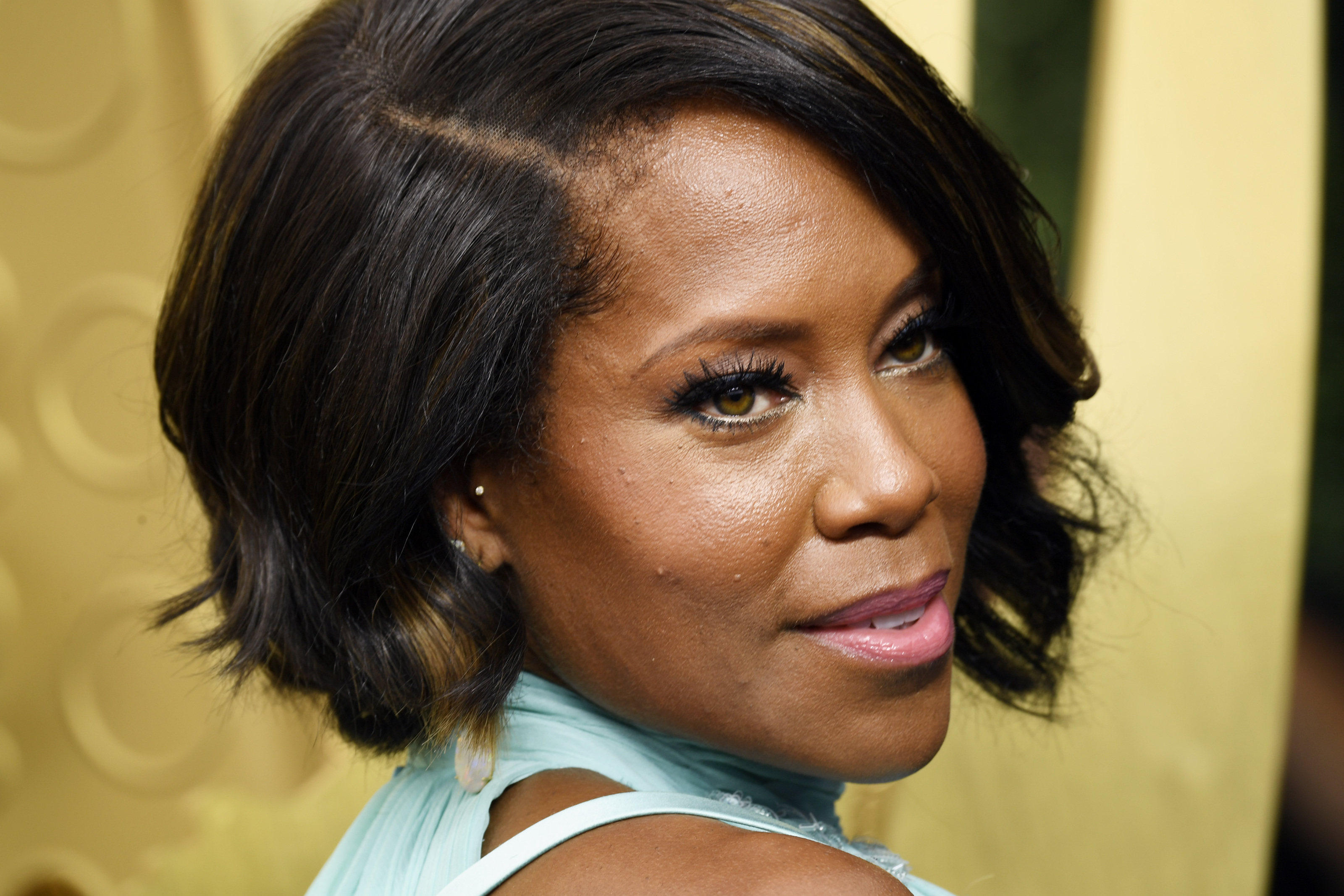 Oscar & Emmy Award Winner Regina King To Host Saturday Night Live On Feb.  13 With Nathaniel Rateliff As Musical Guest —