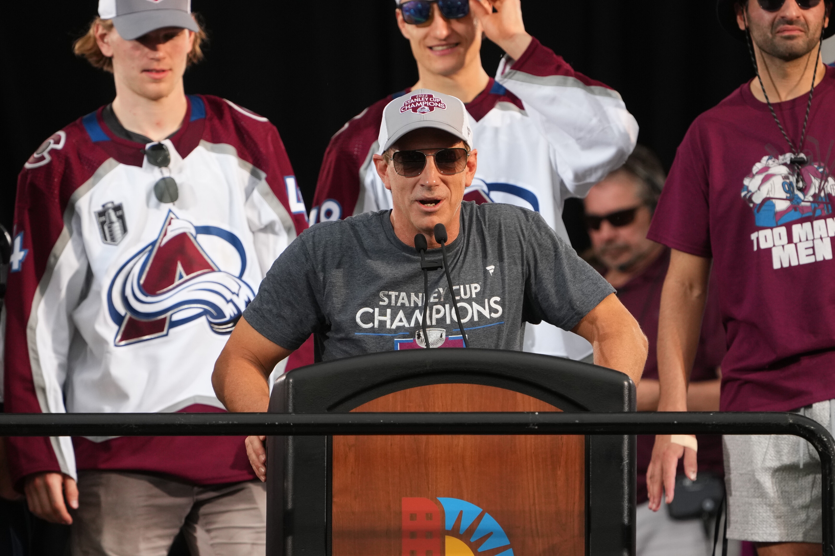 Joe Sakic named 'GM of the Year' at day 1 of NHL Draft in Montreal - CBS  Colorado