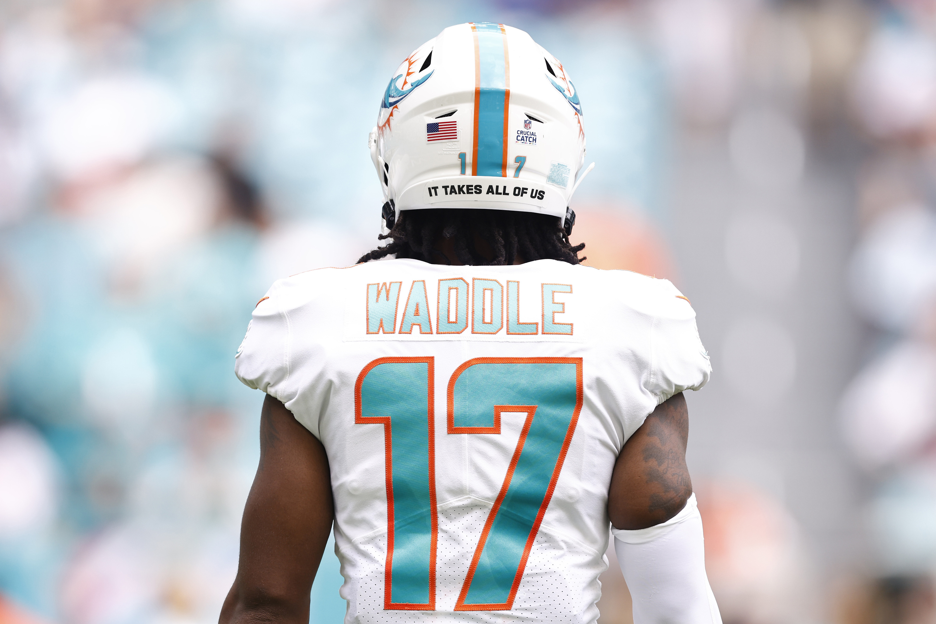 Miami Dolphins: Jaylen Waddle breaks rookie record, closing in on