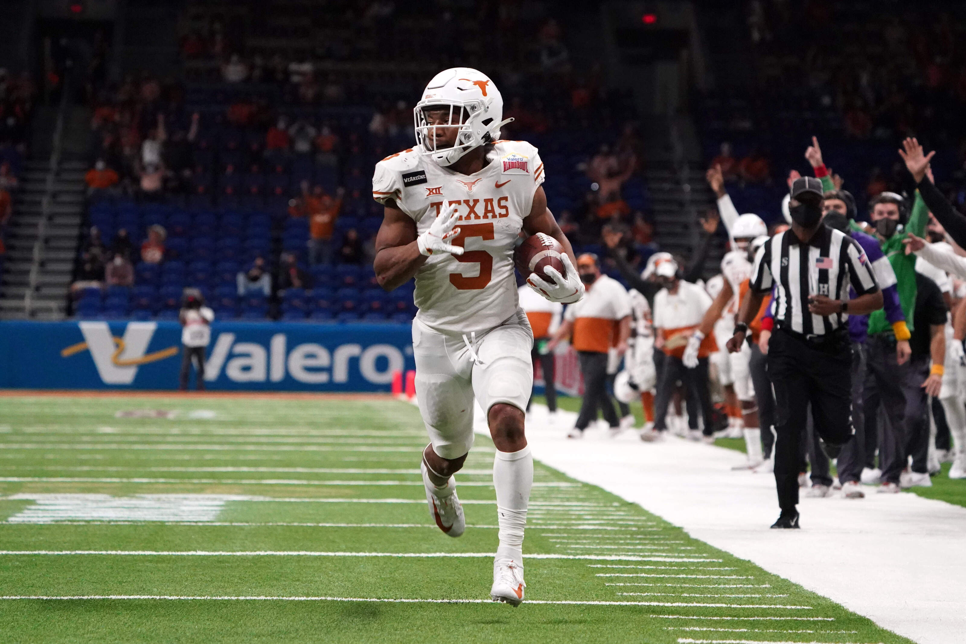 2023 NFL Draft: Bijan Robinson Stands Alone Atop Updated Top 15 RB Rankings  - Page 7