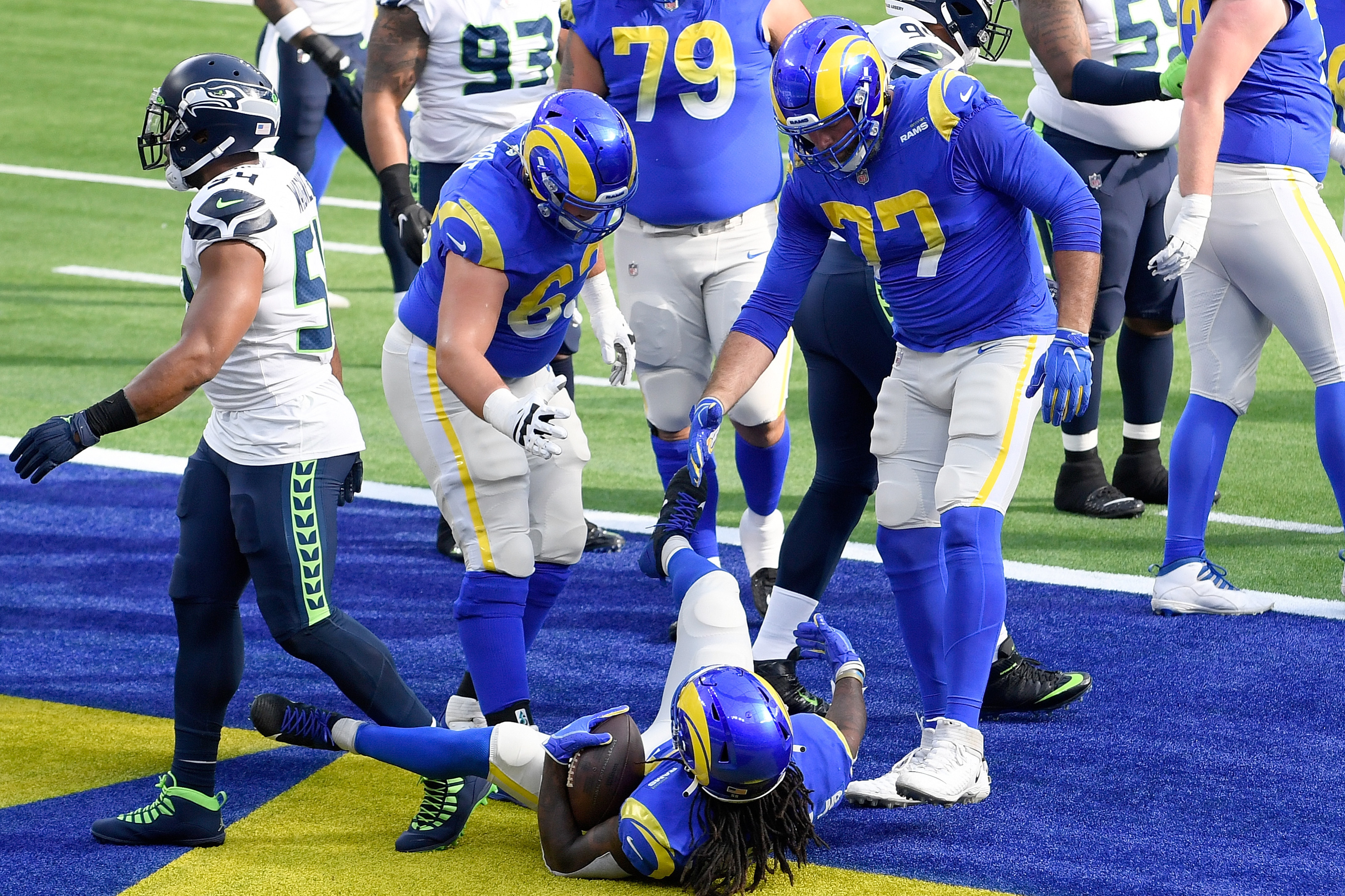 Rams: Andrew Whitworth carted off with severe knee injury
