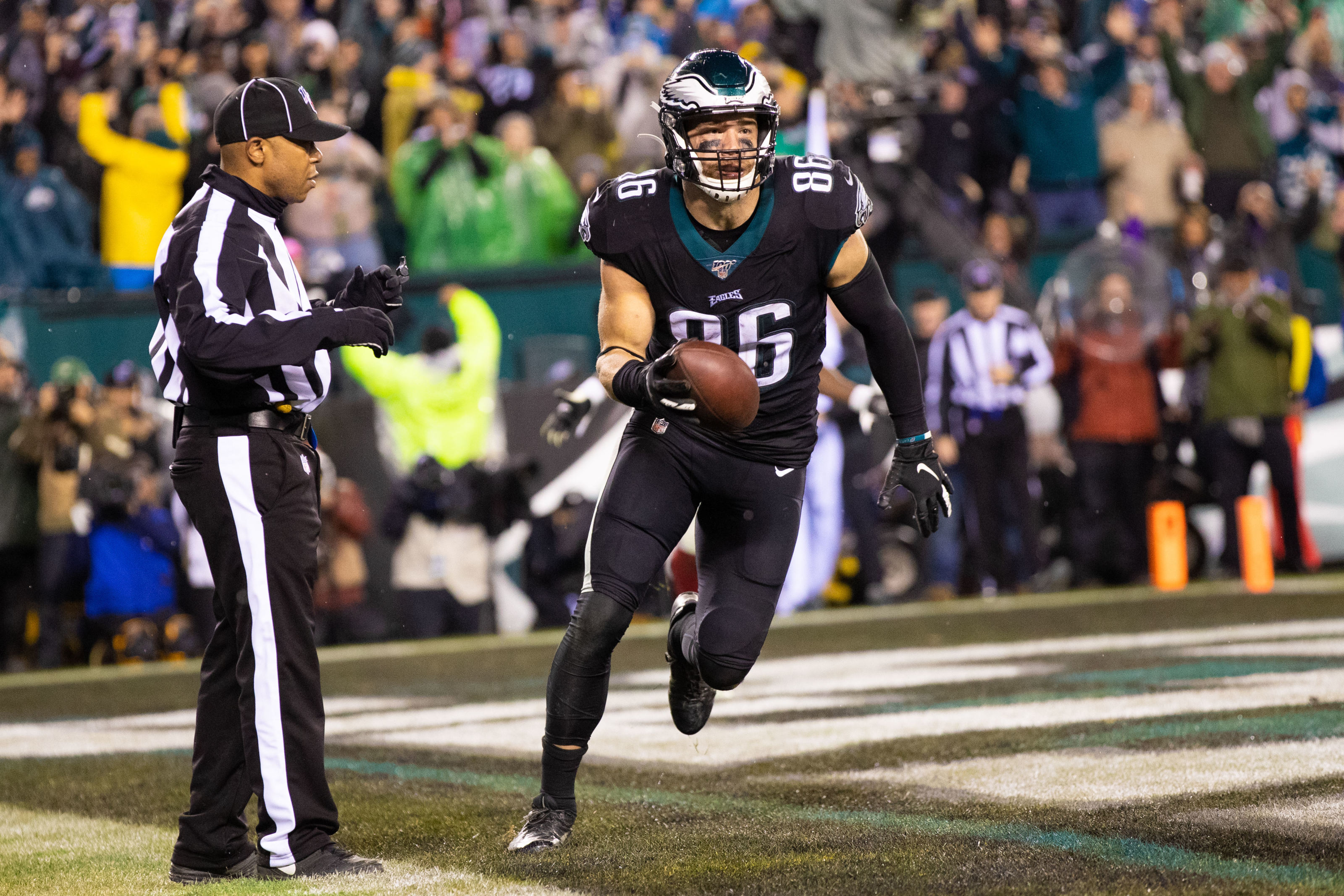 Cardinals acquire tight end Zach Ertz in trade with Eagles