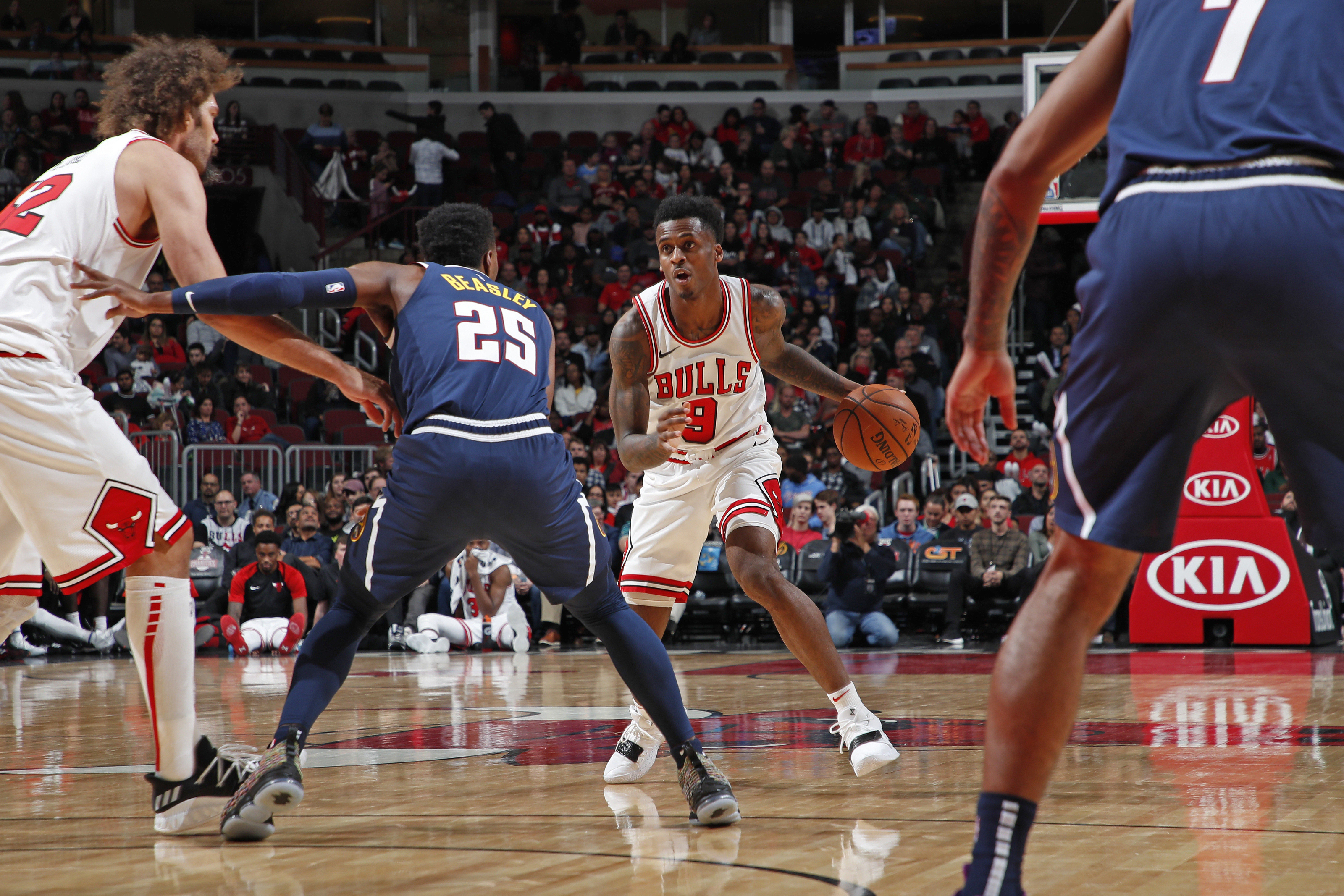 Denver Nuggets escape past the Chicago Bulls on the road