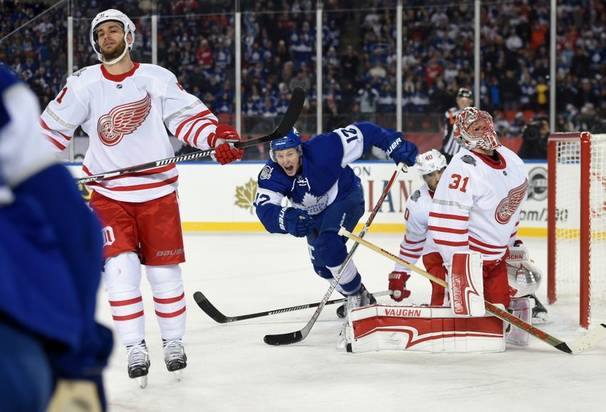 Matthews, Maple Leafs top Red Wings in Centennial Classic