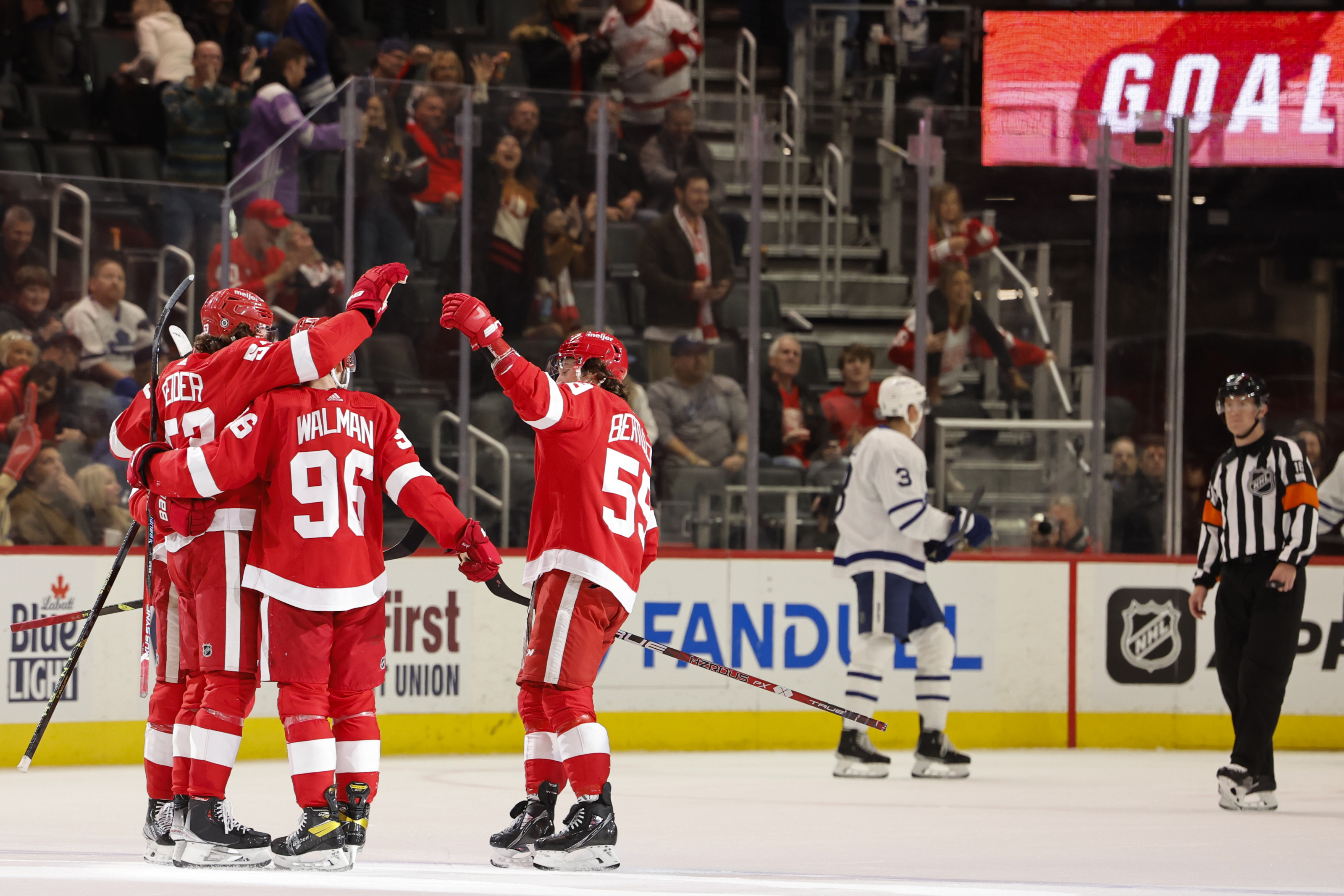 Defenseman Seider has 4 assists, Red Wings beat Jets 7-5 - Seattle Sports