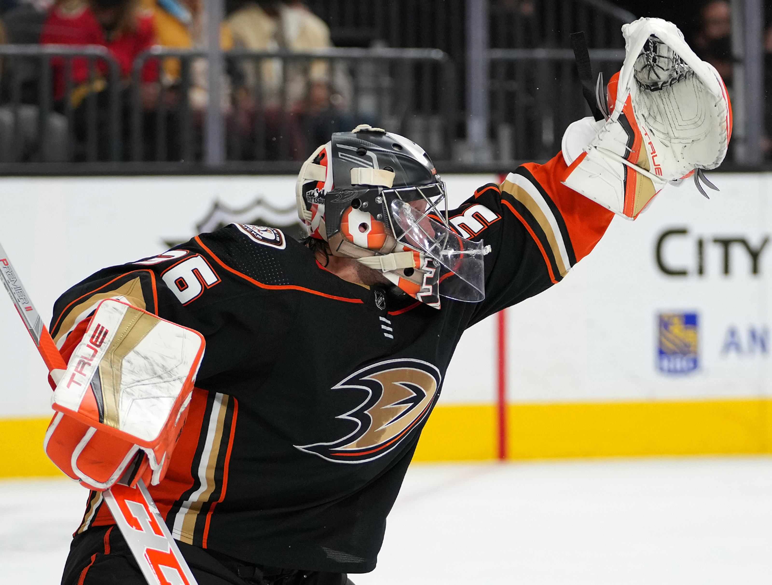 Anaheim Ducks: John Gibson can lead the team to the Stanley Cup